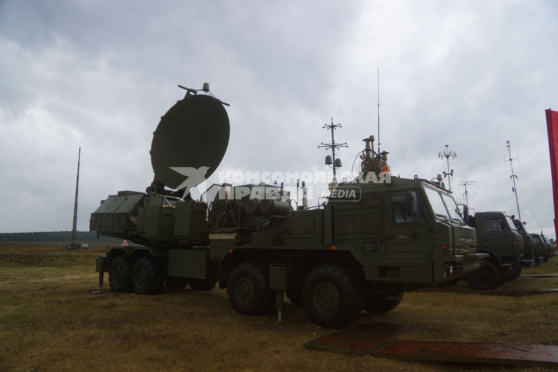 Екатеринбург. Комплекс РЭБ (радио-электронная борьба) Наземный модуль помех \'Красуха-2\'. Выставка вооружения в рамках международной военно-технической выставке \'Армия-2016\'