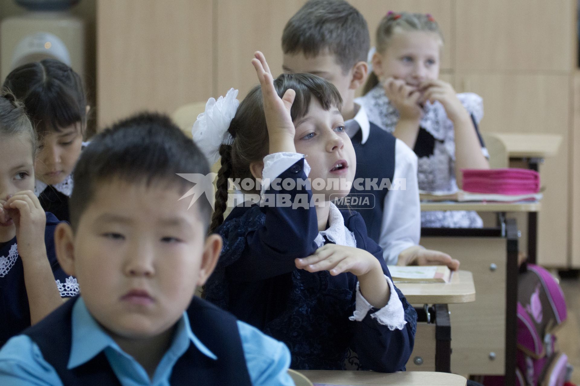 Иркутск. Первоклассники на уроке.