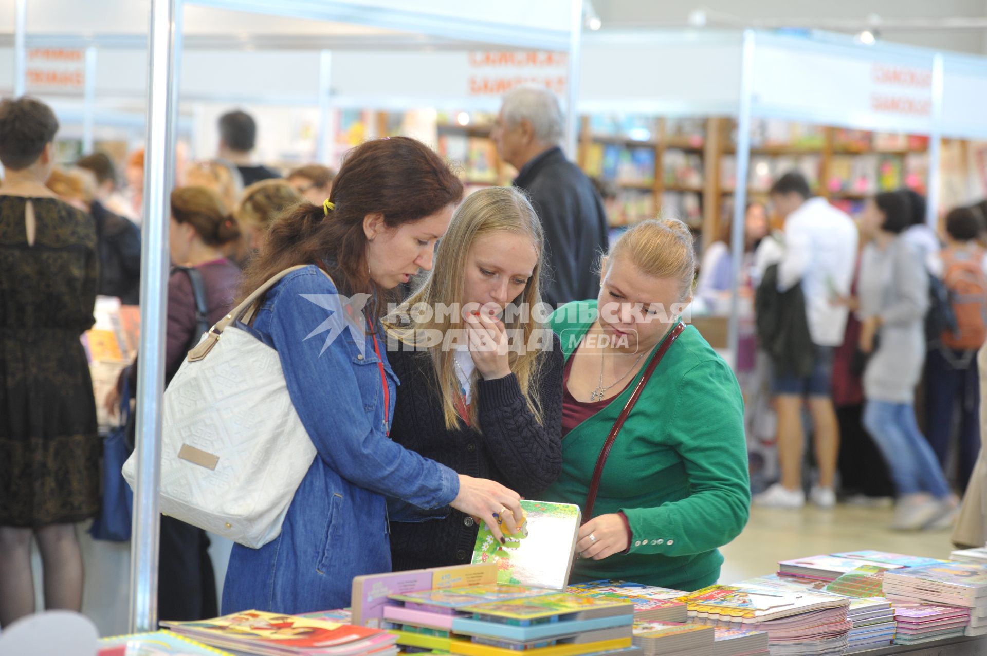 Москва. На ВДНХ открылась московская международная книжная выставка-ярмарка.