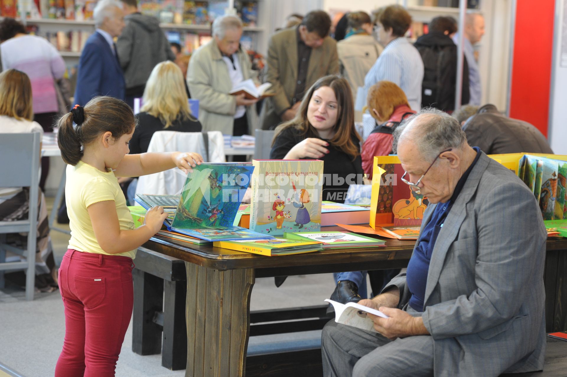 Москва. На ВДНХ открылась московская международная книжная выставка-ярмарка.