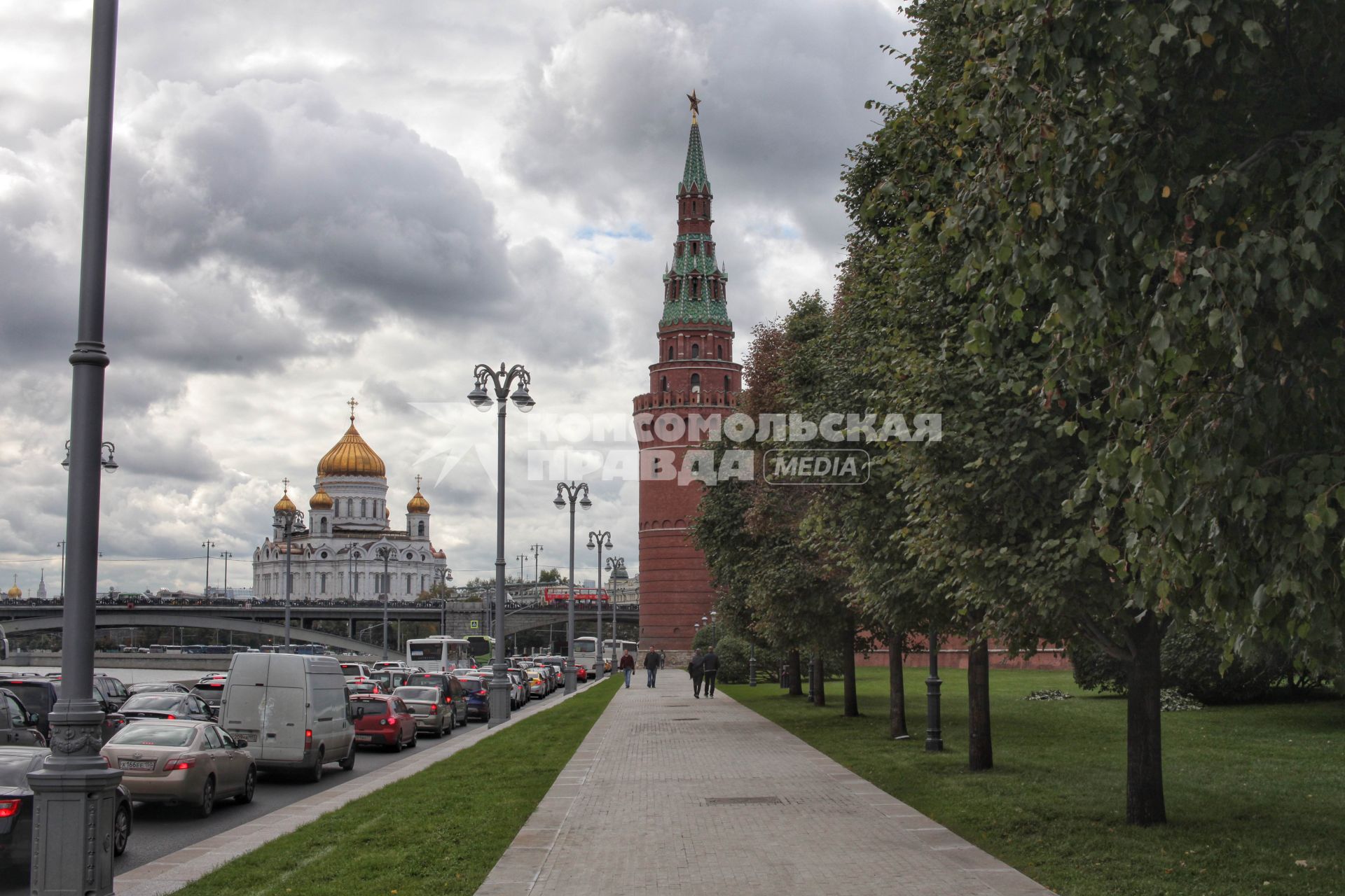 Москва. Кремлевская набережная после реконструкции.