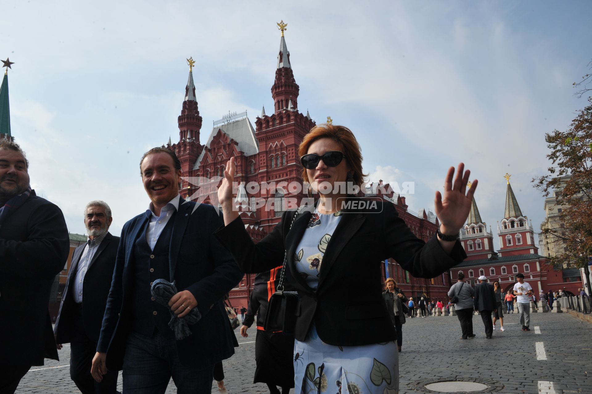 Москва. Артисты миланского театра`Ла Скала`, гастроли которого проходят в рамках фестиваля`Черешневый лес`, прогулялись по Красной площади.