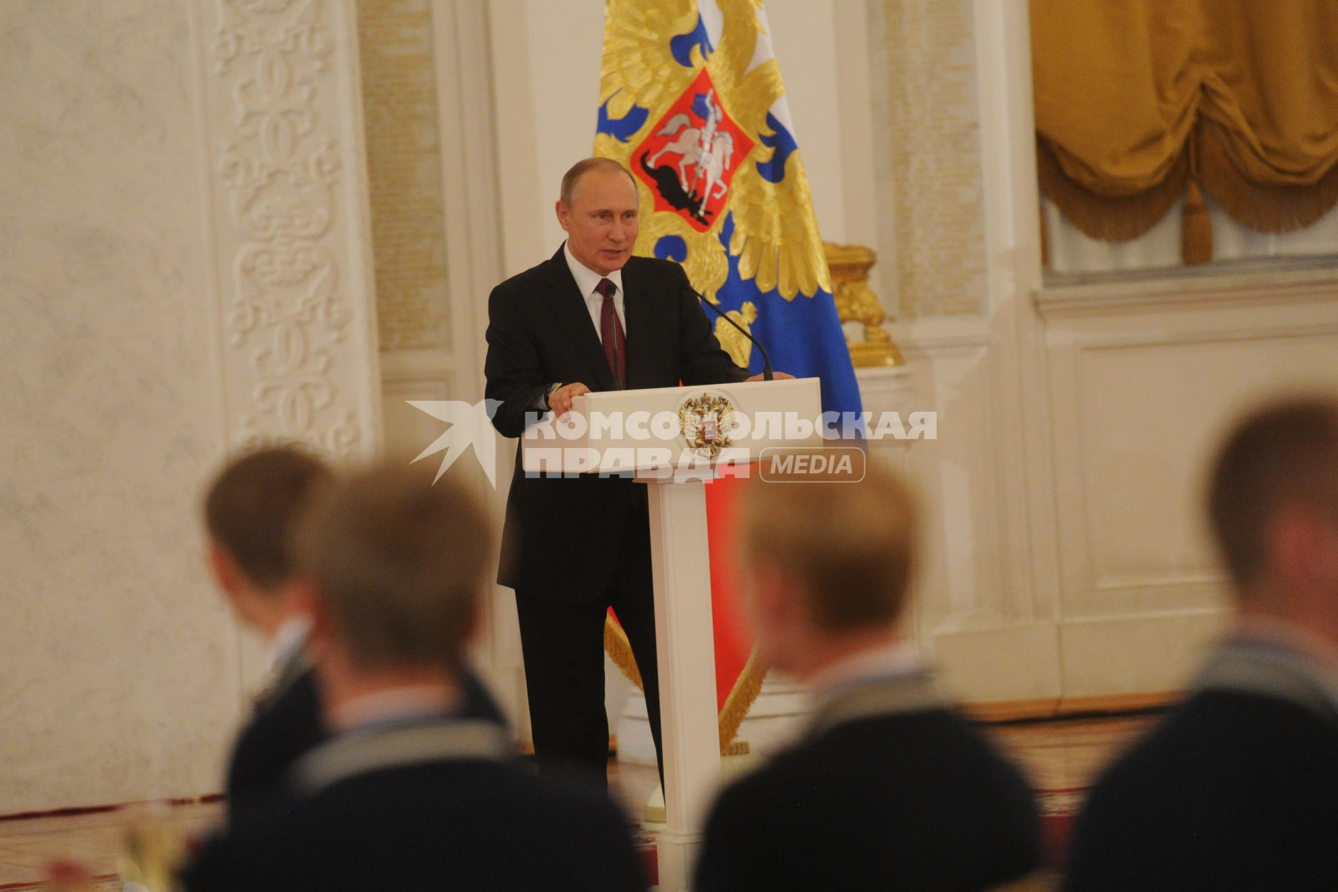 Москва.  Президент РФ Владимир Путин во время встречи в Кремле с паралимпийской сборной России по летним видам спорта.