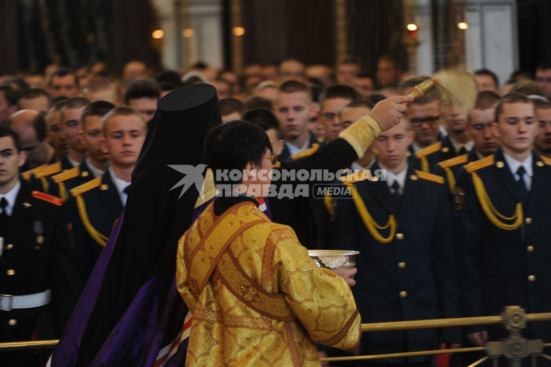 Москва. Кадеты МЧС на  благодарственном молебне в честь иконы `Неопалимая Купина` в Храме Христа Спасителя.