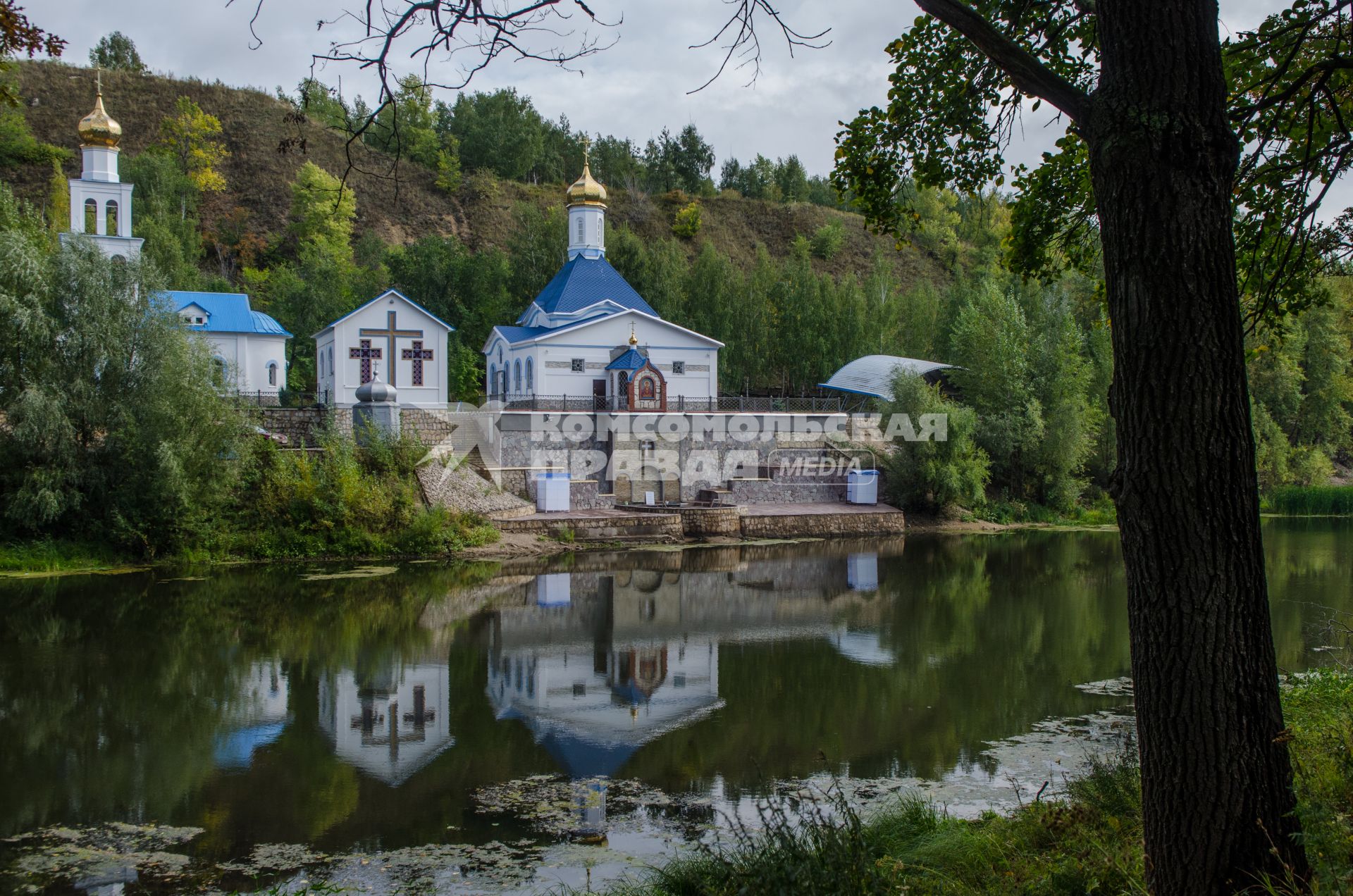 Самара.   Храм в честь иконы `Неупиваемая Xаша`  у подножья Царева Кургана.