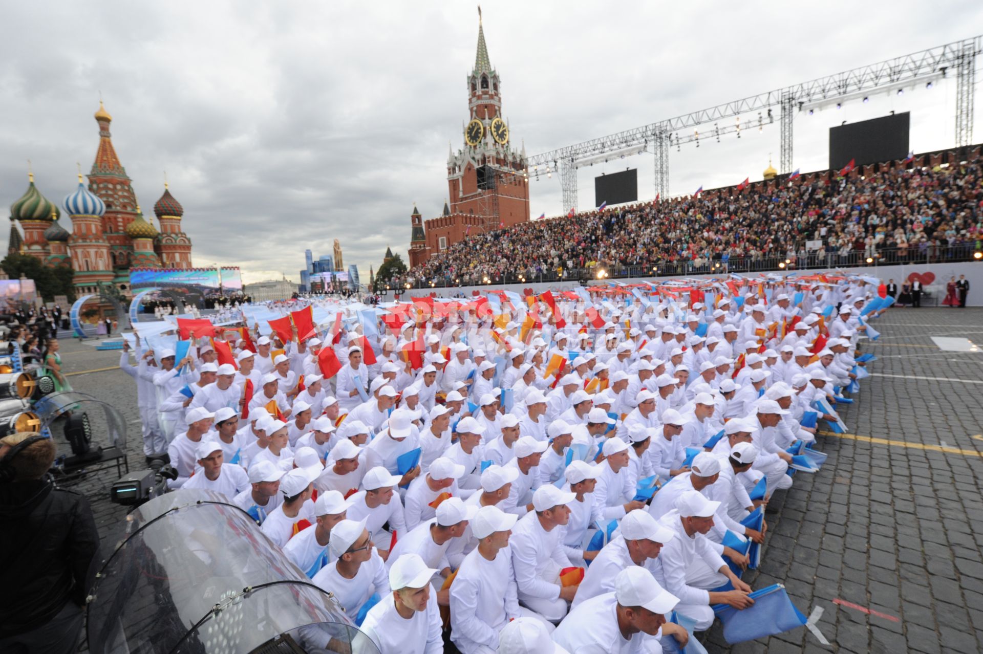 Москва.  Театрализованное представление   во время торжественной церемонии открытия Дня города на Красной площади.