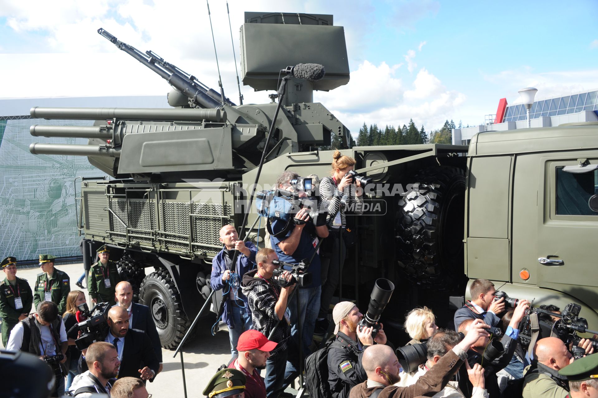 Московская область, г. Кубинка.   ЗРПК Панцирь-С1  на Международном военно-техническом форуме `Армия-2016` на базе конгрессно-выставочного центра Вооруженных сил РФ `Патриот`.