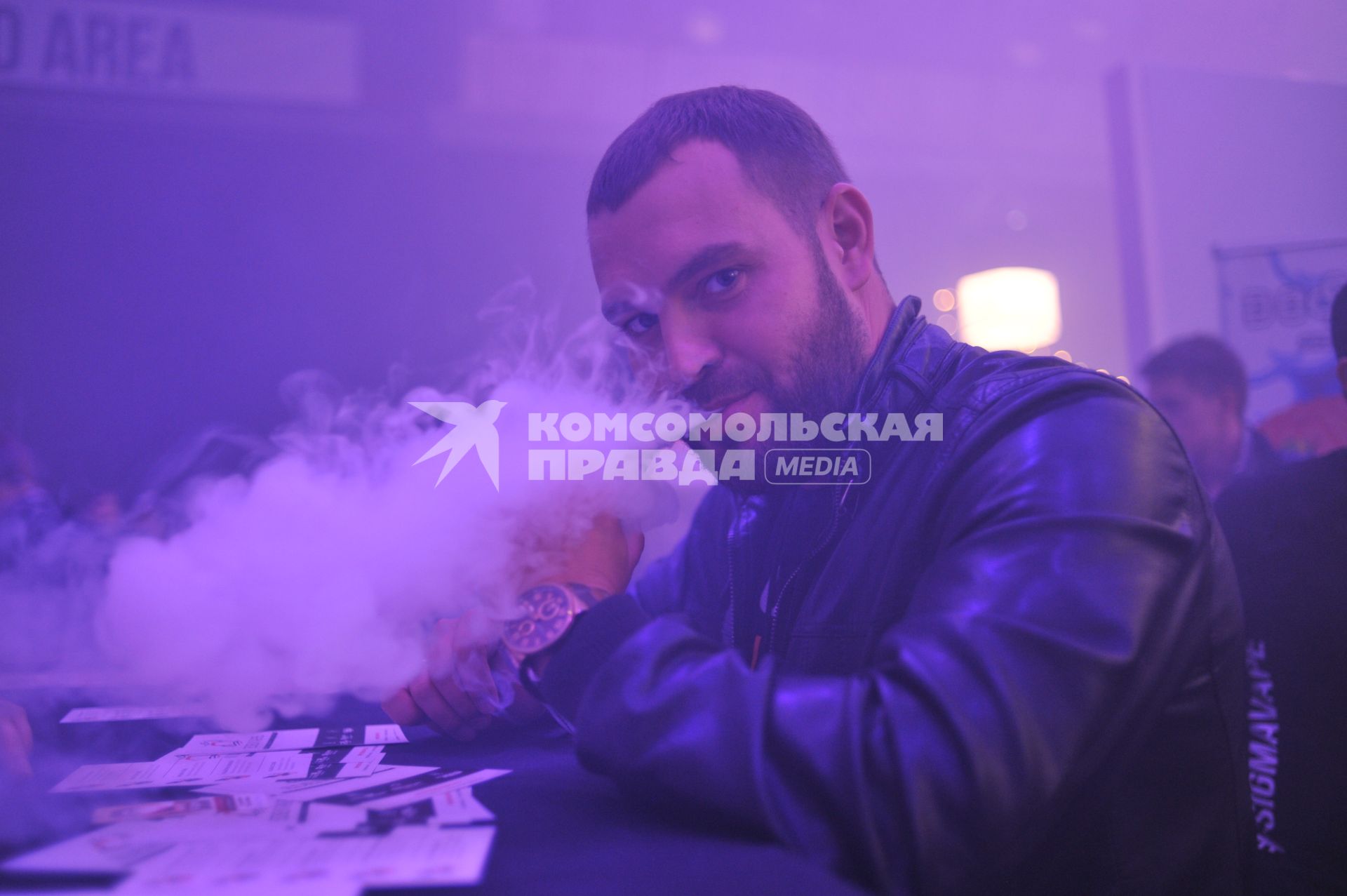 Москва. Посетитель на третьей профессиональной выставке vape-индустрии RusskiVape.