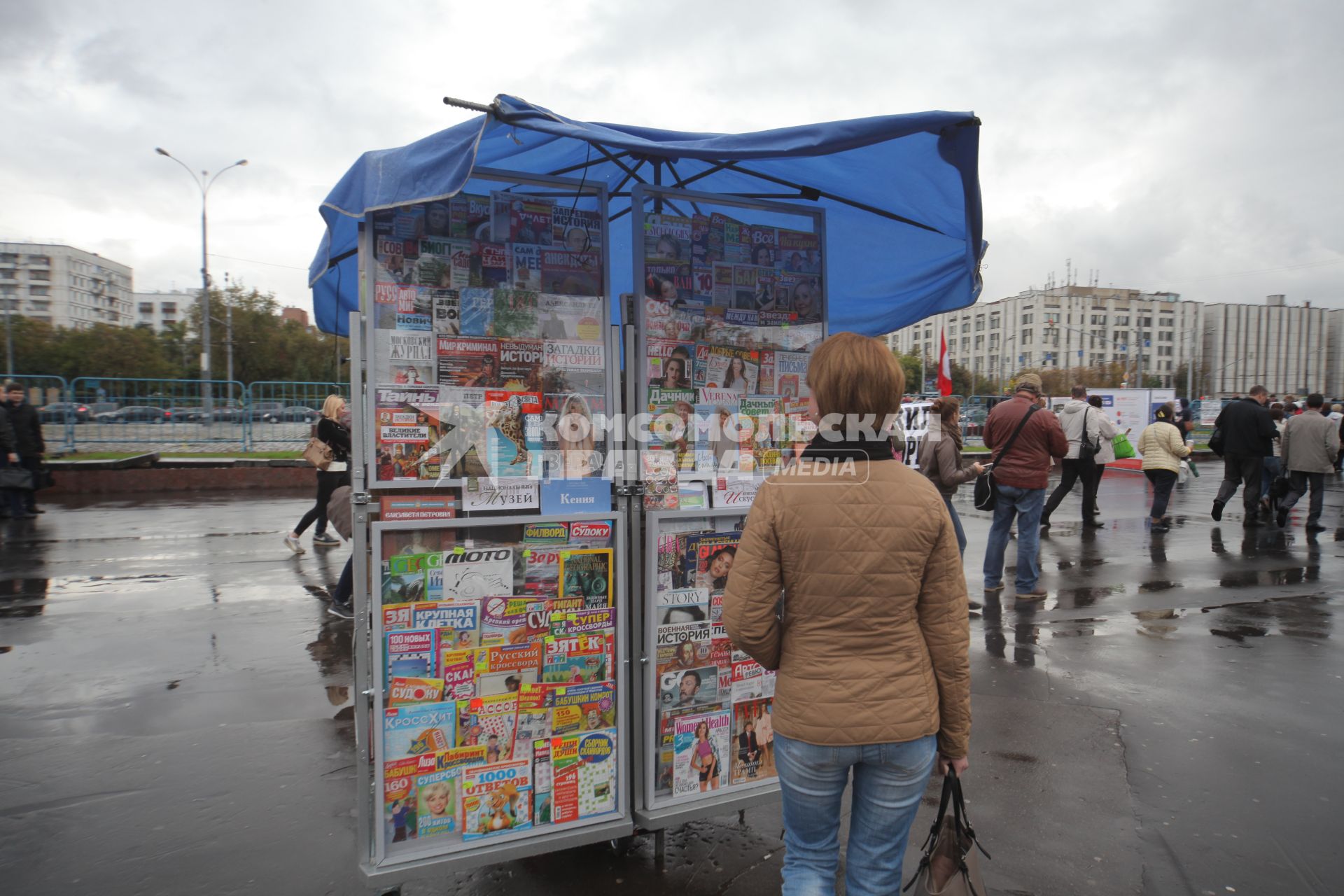 Москва.  Новые мобильные пресс-стенды появились на  улицах города в рамках работ по благоустройству столицы.