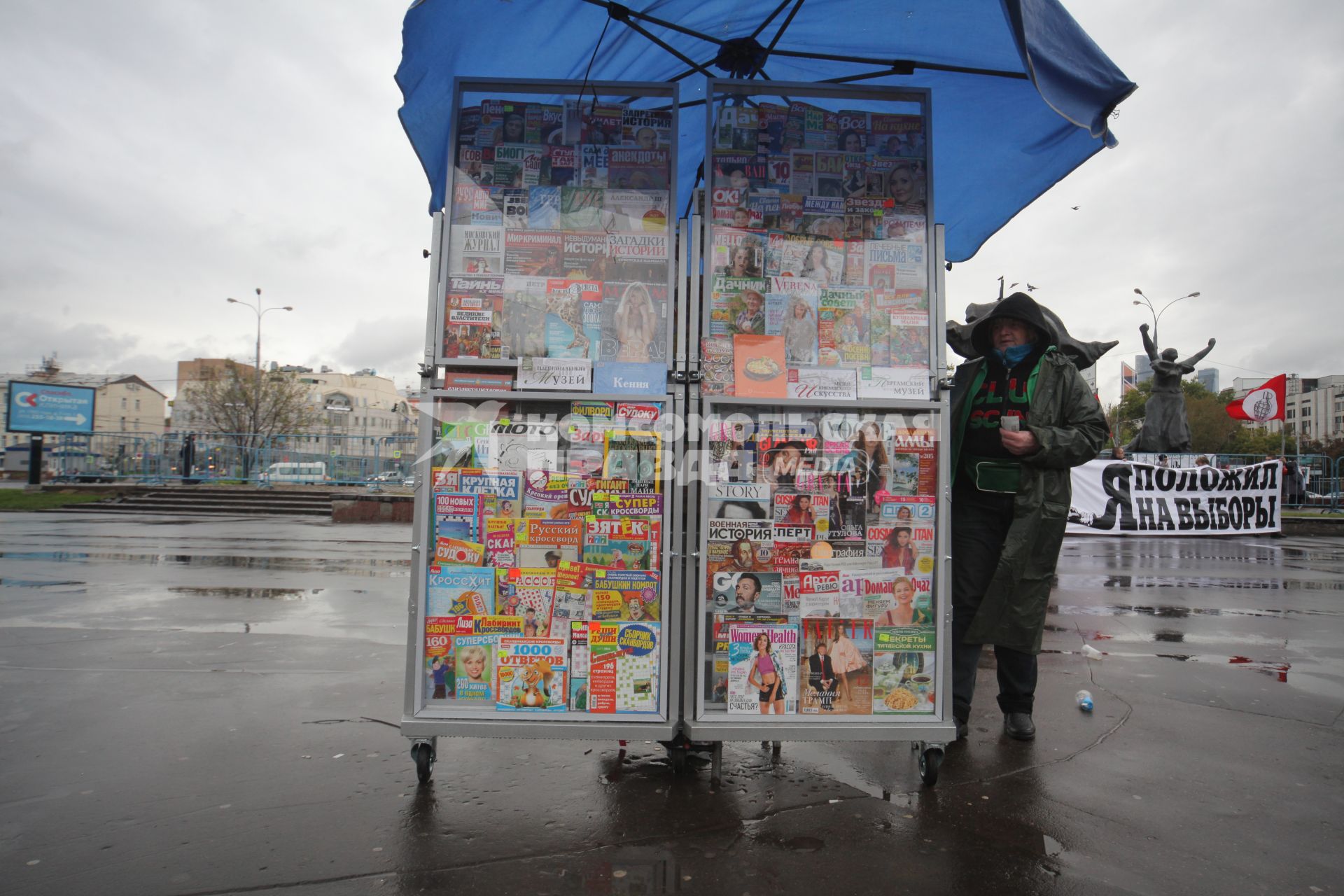 Москва.  Новые мобильные пресс-стенды появились на  улицах города в рамках работ по благоустройству столицы.