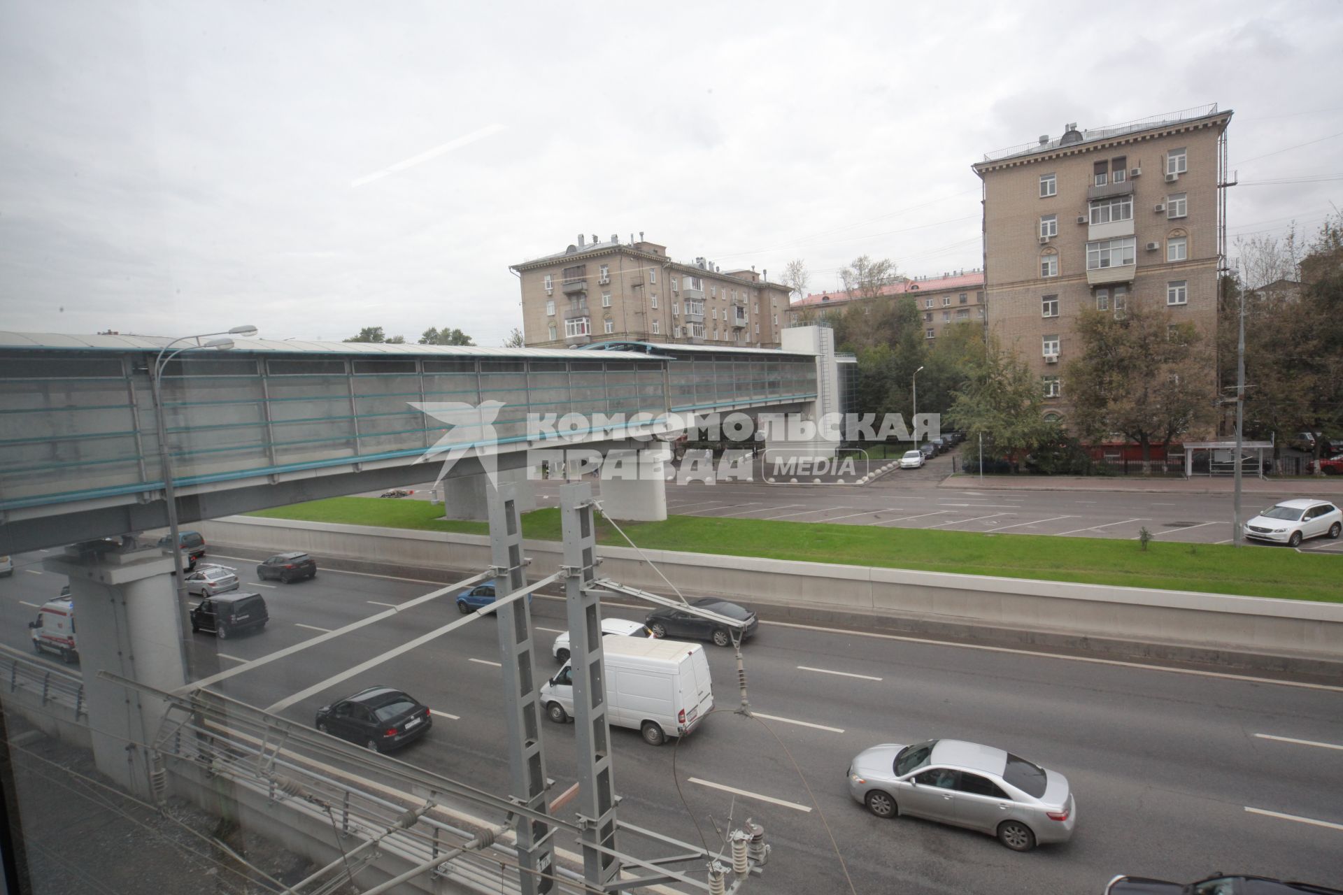 Москва. Наземный переход над ТТК к станции `Автозаводская` Московского центрального кольца (МЦК).