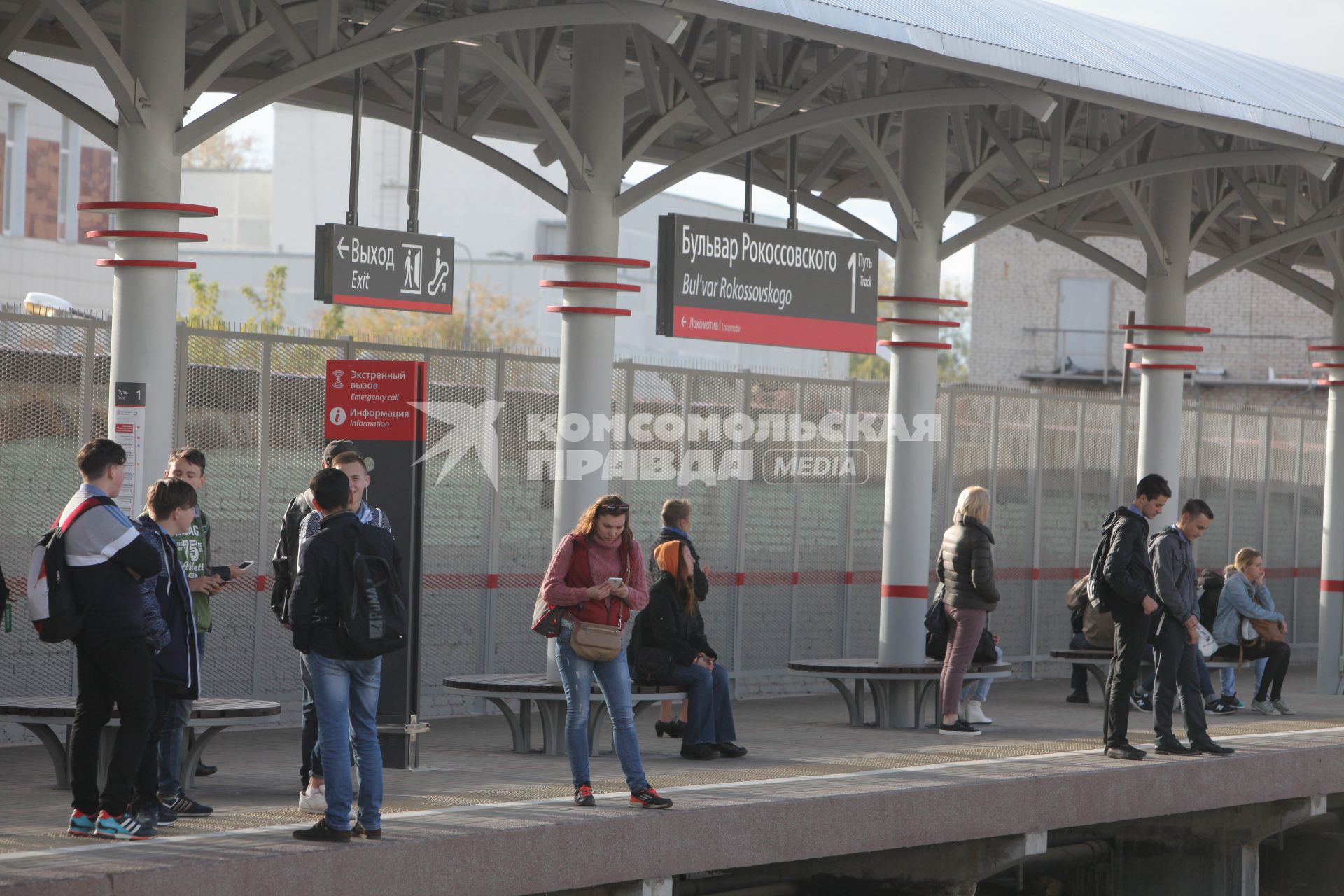 Москва. На станции `Бульвар Рокосовского` Московского центрального кольца (МЦК).