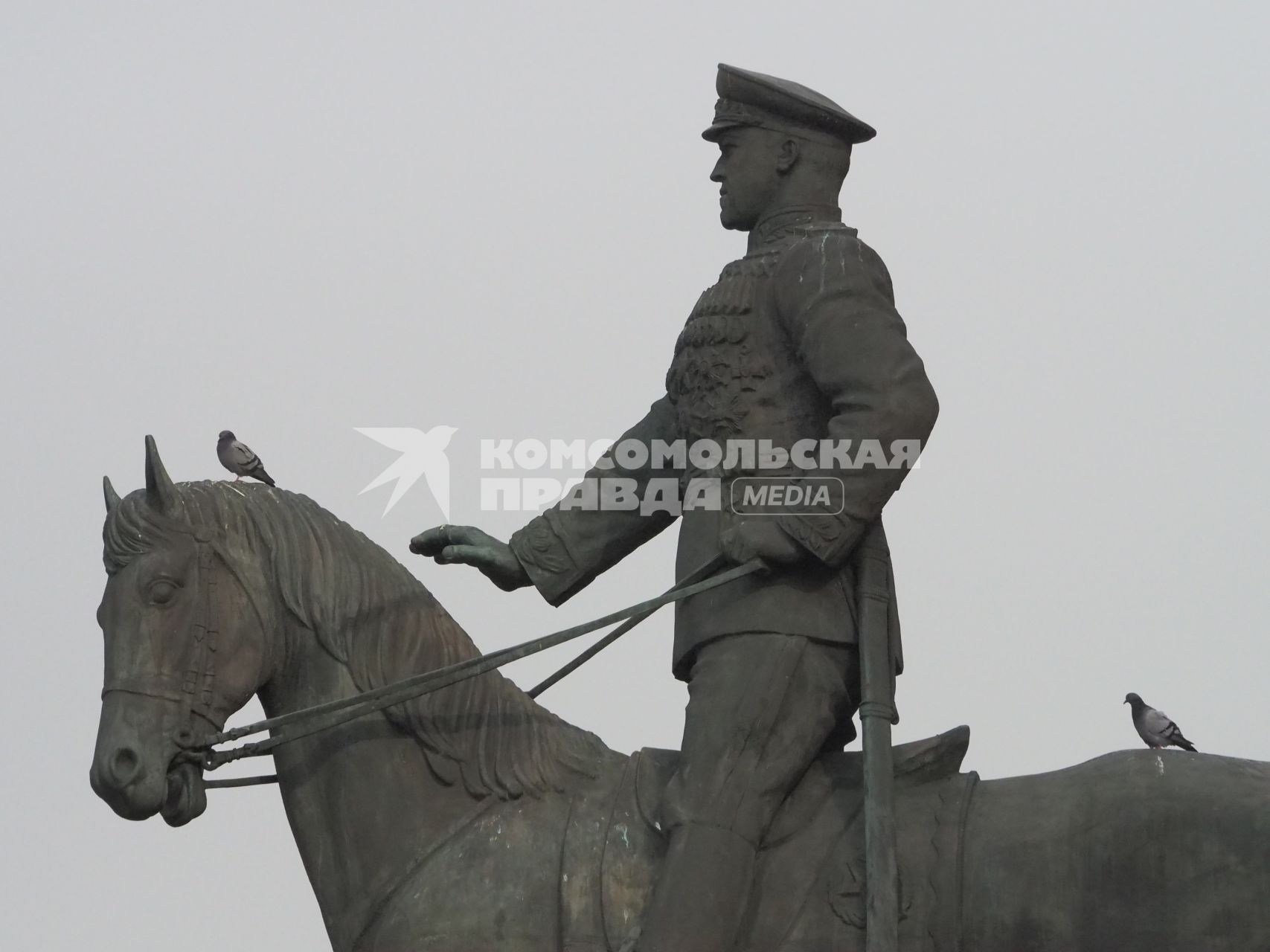 Москва. Памятник маршалу  Георгию Жукову на Манежной площади.