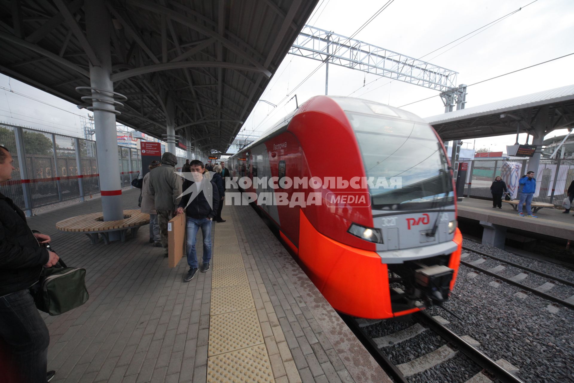 Москва. На станции `Локомотив` Московского центрального кольца (МЦК).