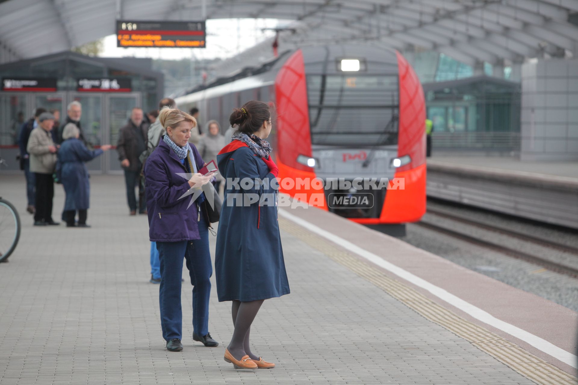 Москва. На станции `Лужники` Московского центрального кольца (МЦК).