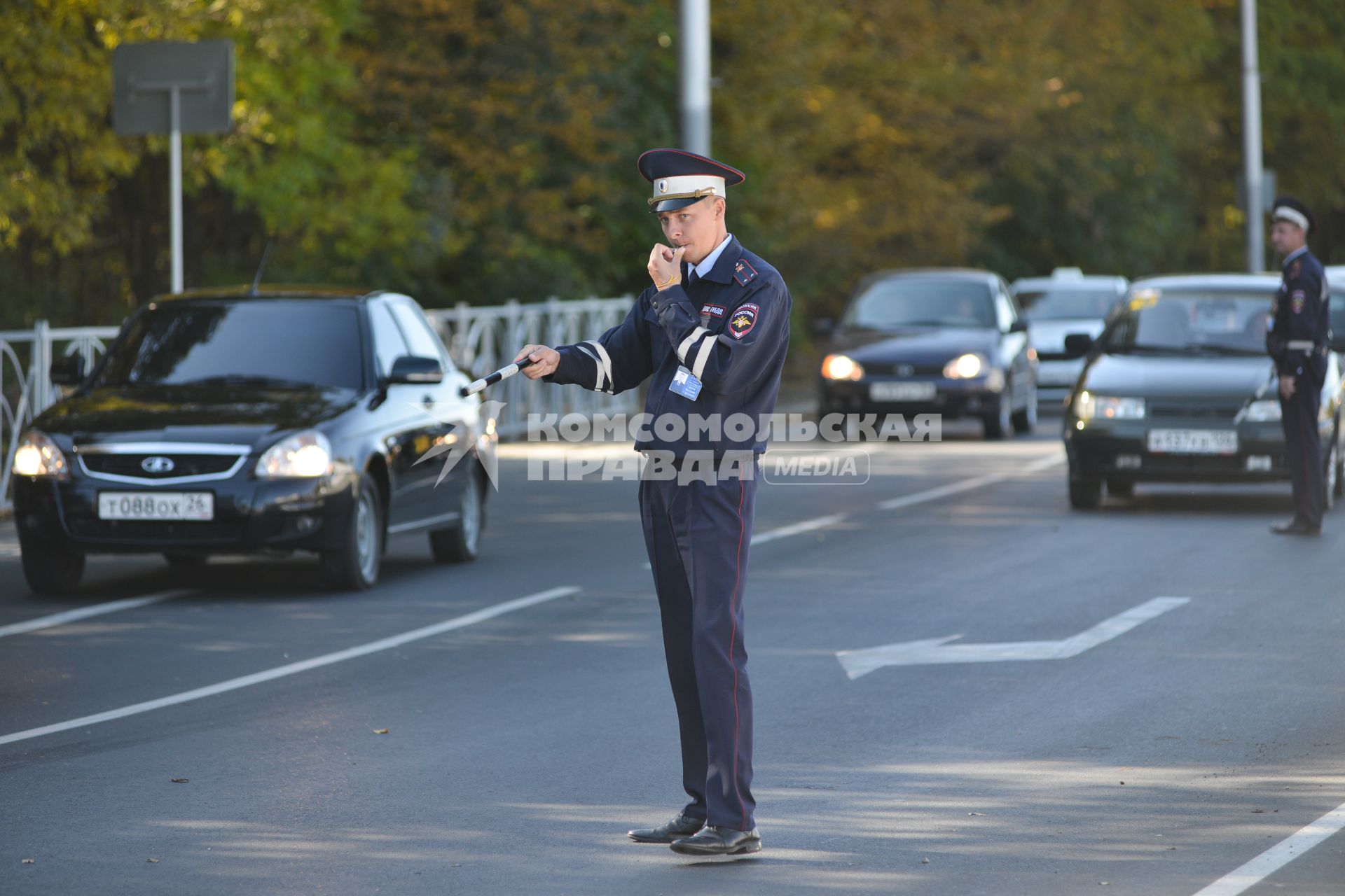 Ставрополь.   Сотрудники  ДПС  следят за порядком на дороге.