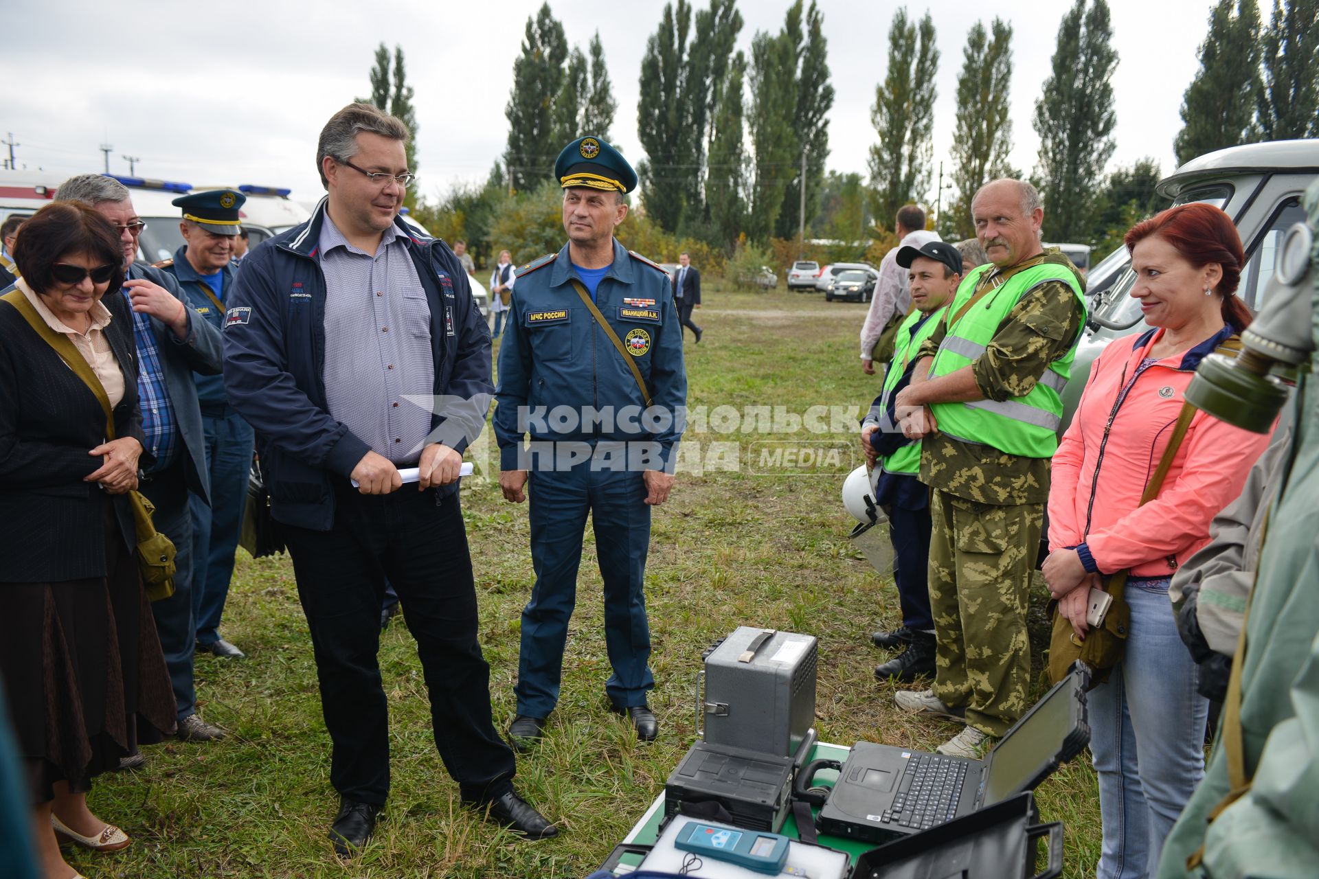 Ставрополь. Руководитель гражданской обороны Ставрополья губернатор Владимир Владимиров и генерал-майор  МЧС  Александр  Иваницкий  во время селекторного совещания на всероссийской тренировке по гражданской обороне.