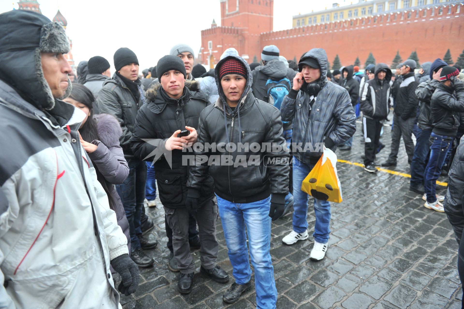 Москва. Мигранты в Новый год на Красной площади.