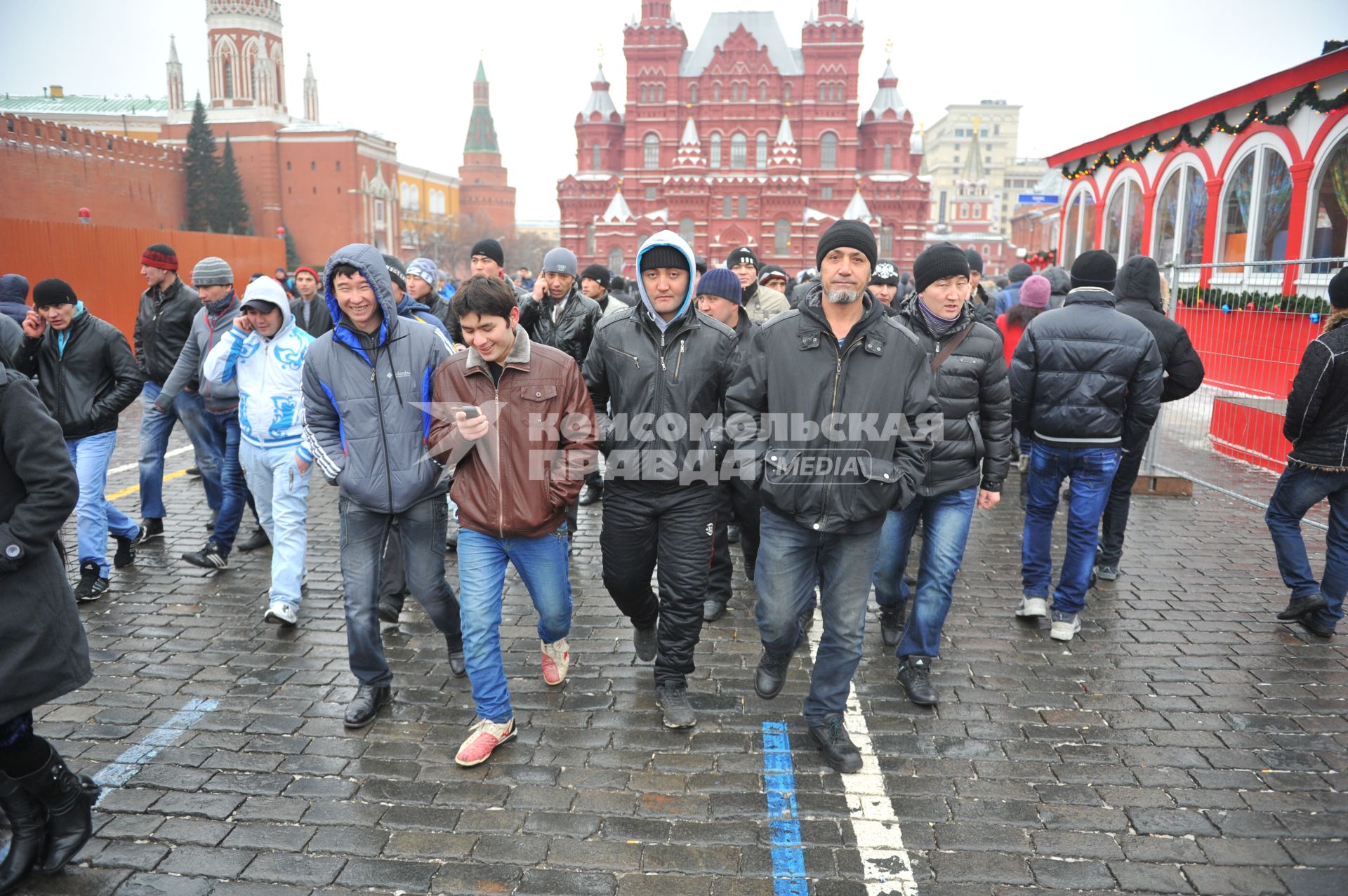 Москва. Мигранты в Новый год на Красной площади.