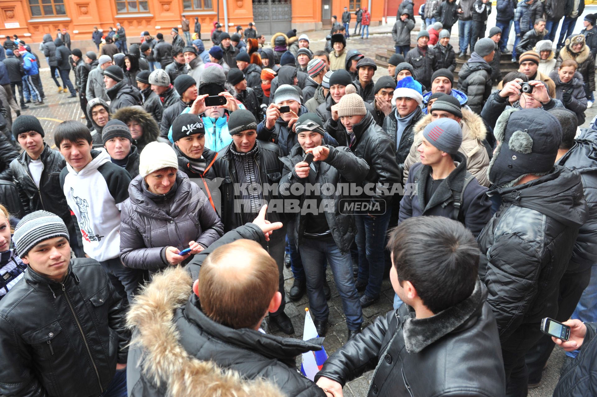 Москва. Мигранты в Новый год на Красной площади.