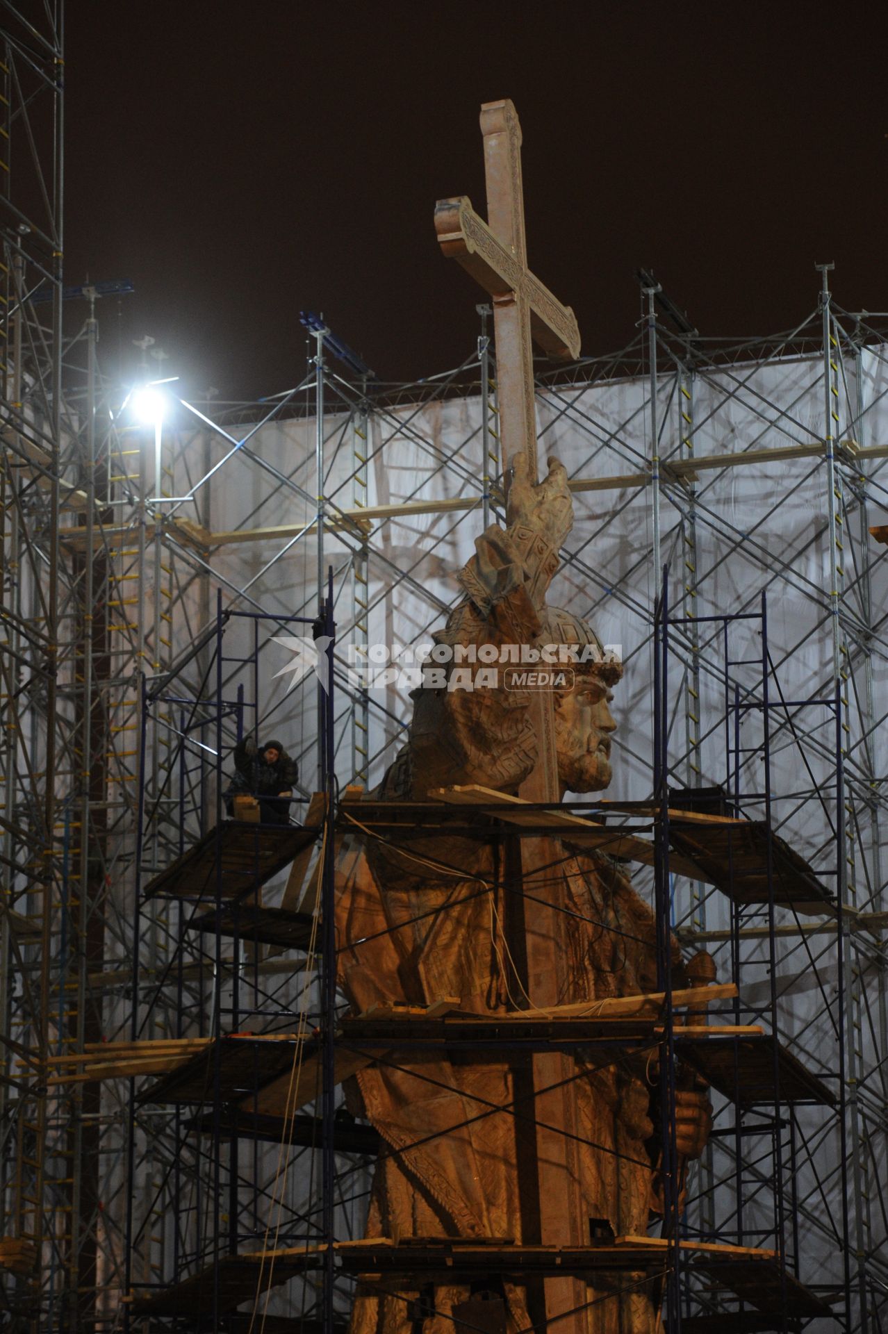 Москва. Установка памятника князю Владимиру на Боровицкой площади.