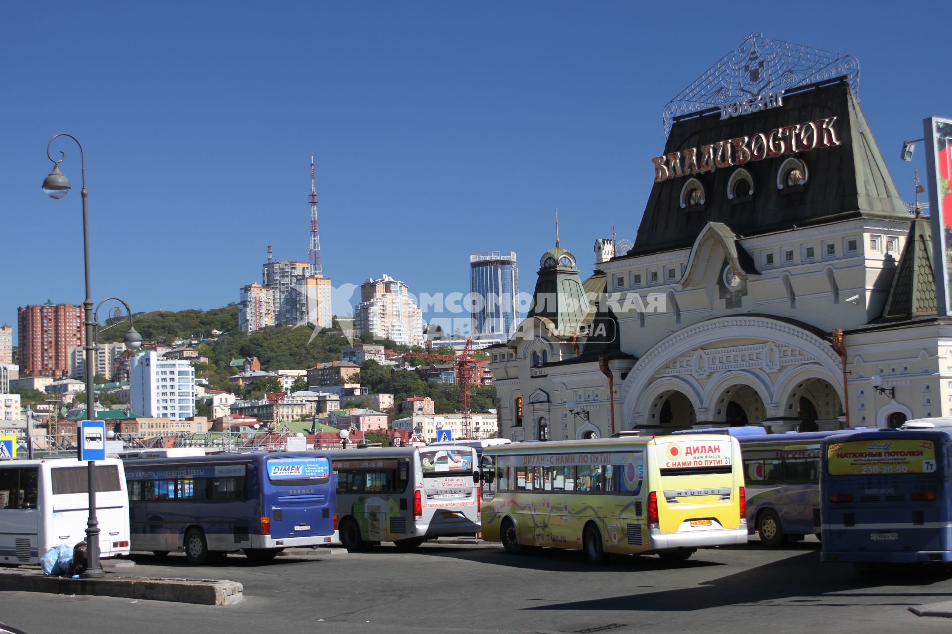 Владивосток. Здание железнодорожного вокзала.