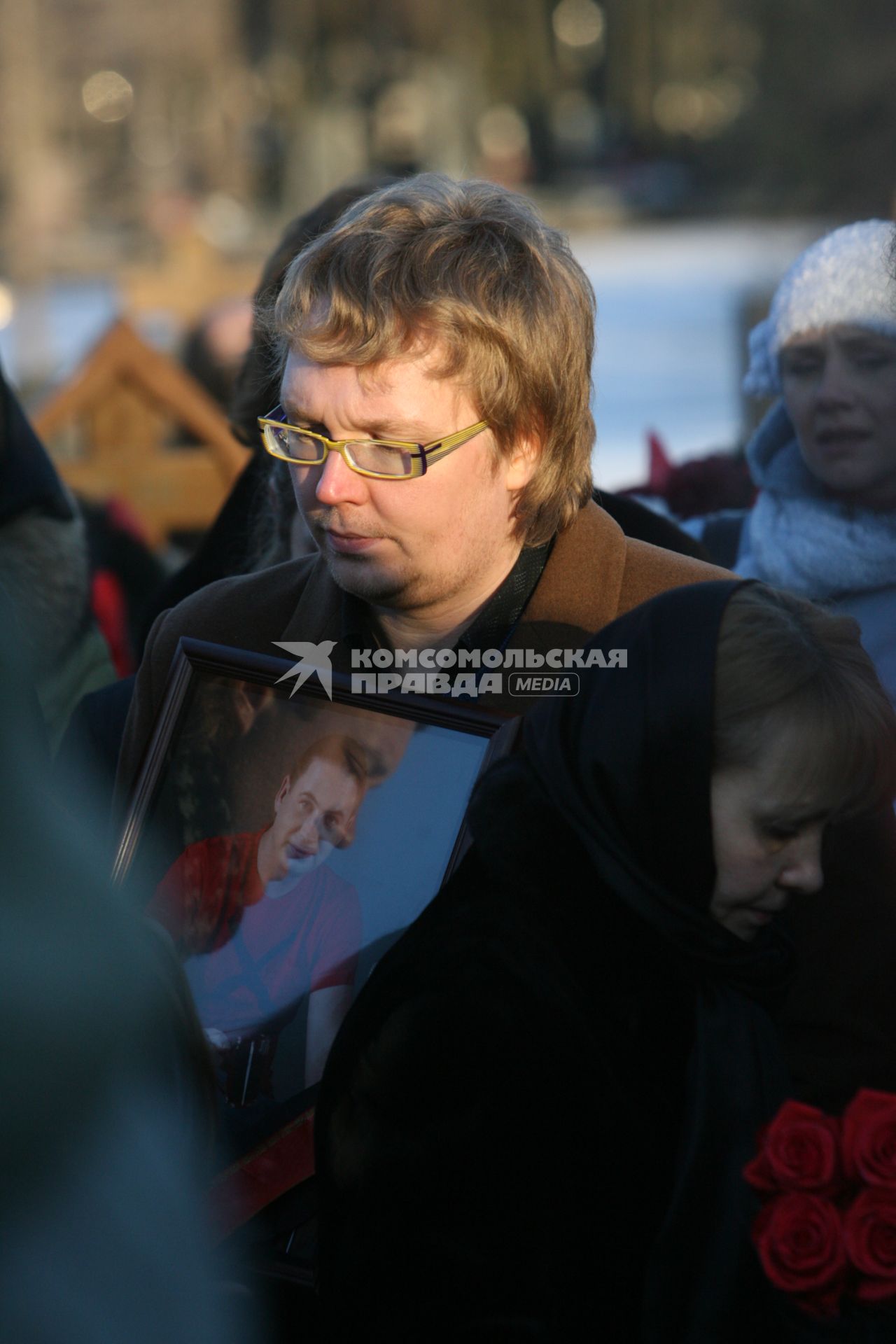 Москва. Радиоведущий Сергей Стиллавин на похоронах радиоведущего Геннадия Бачинского.