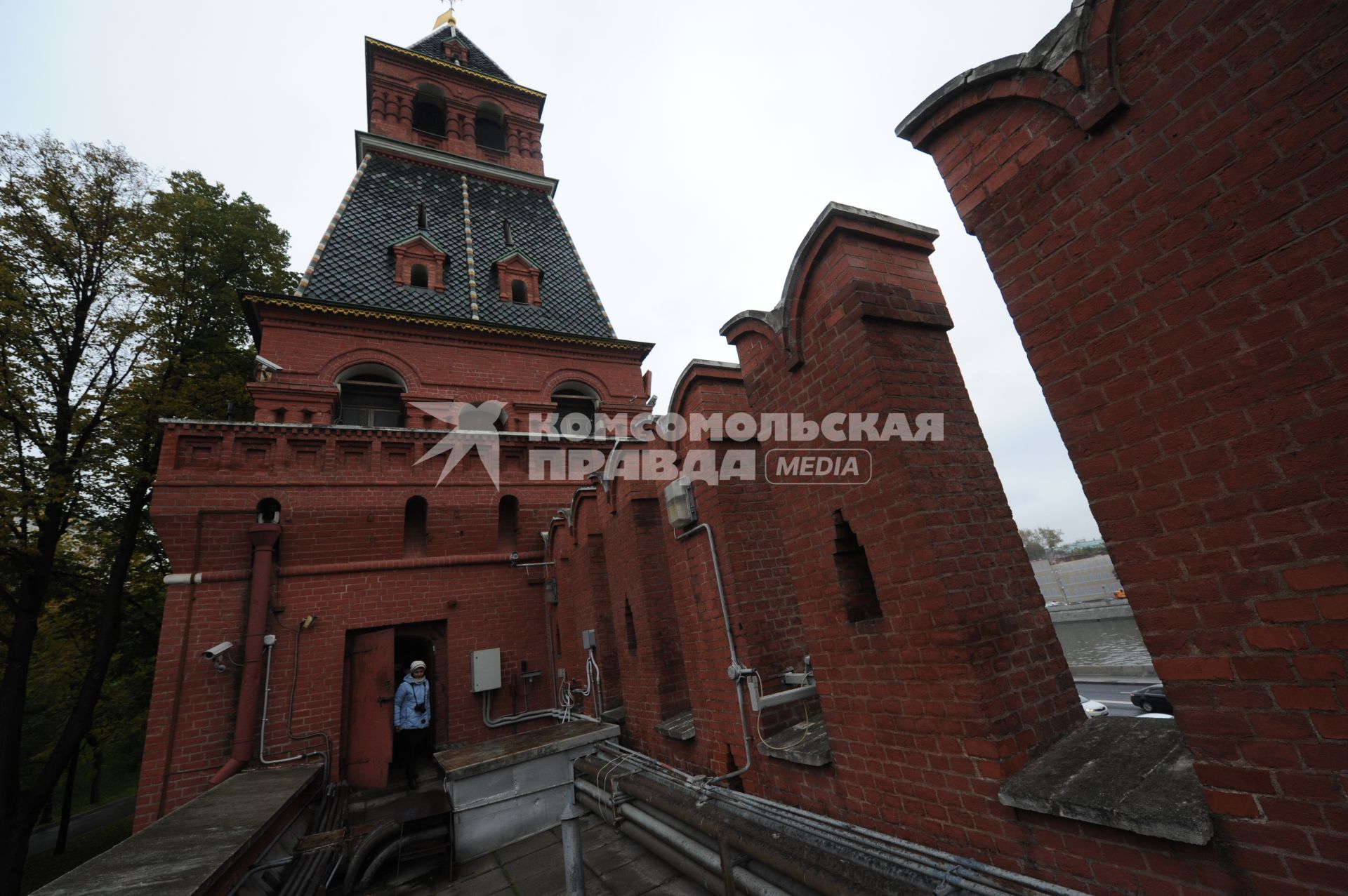 Москва. Вид на Благовещенскую башню с Кремлевской стены.