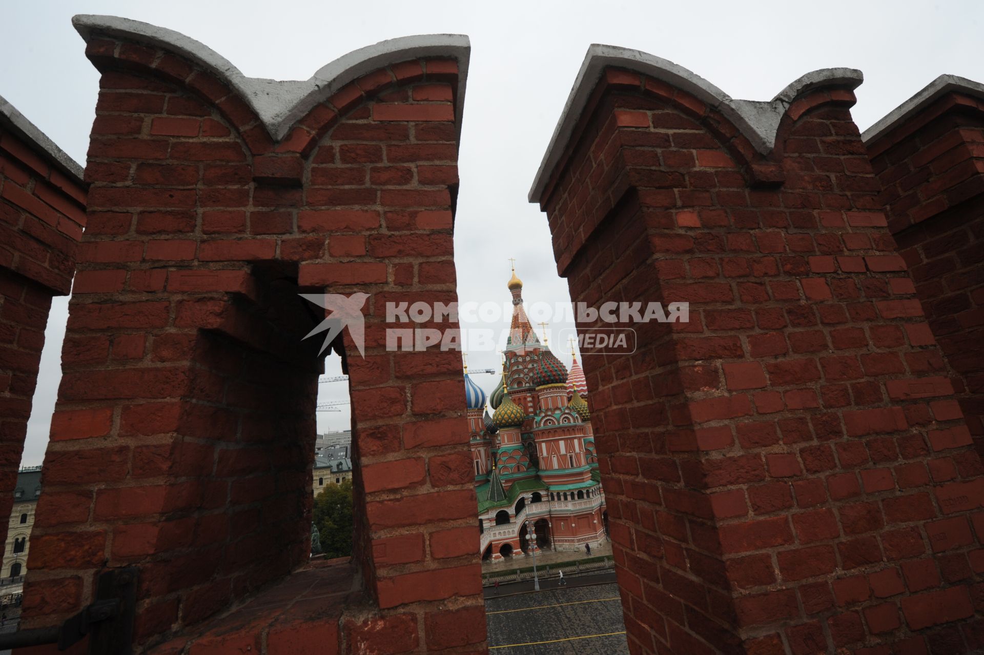 Москва. Вид на Собор Василия Блаженного с Кремлевской стены.