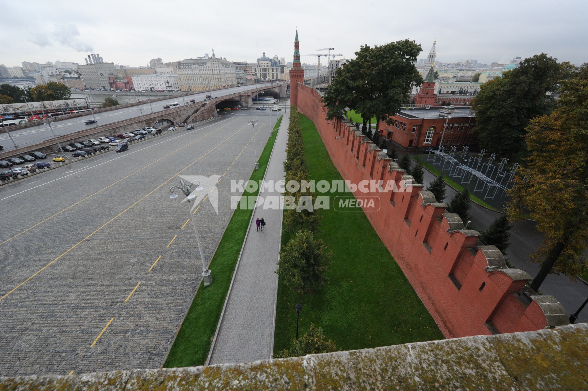 Москва. Вид на Замоскворечье, Большой Москворецкий мост Васильевский спуск с Кремлевской стены.