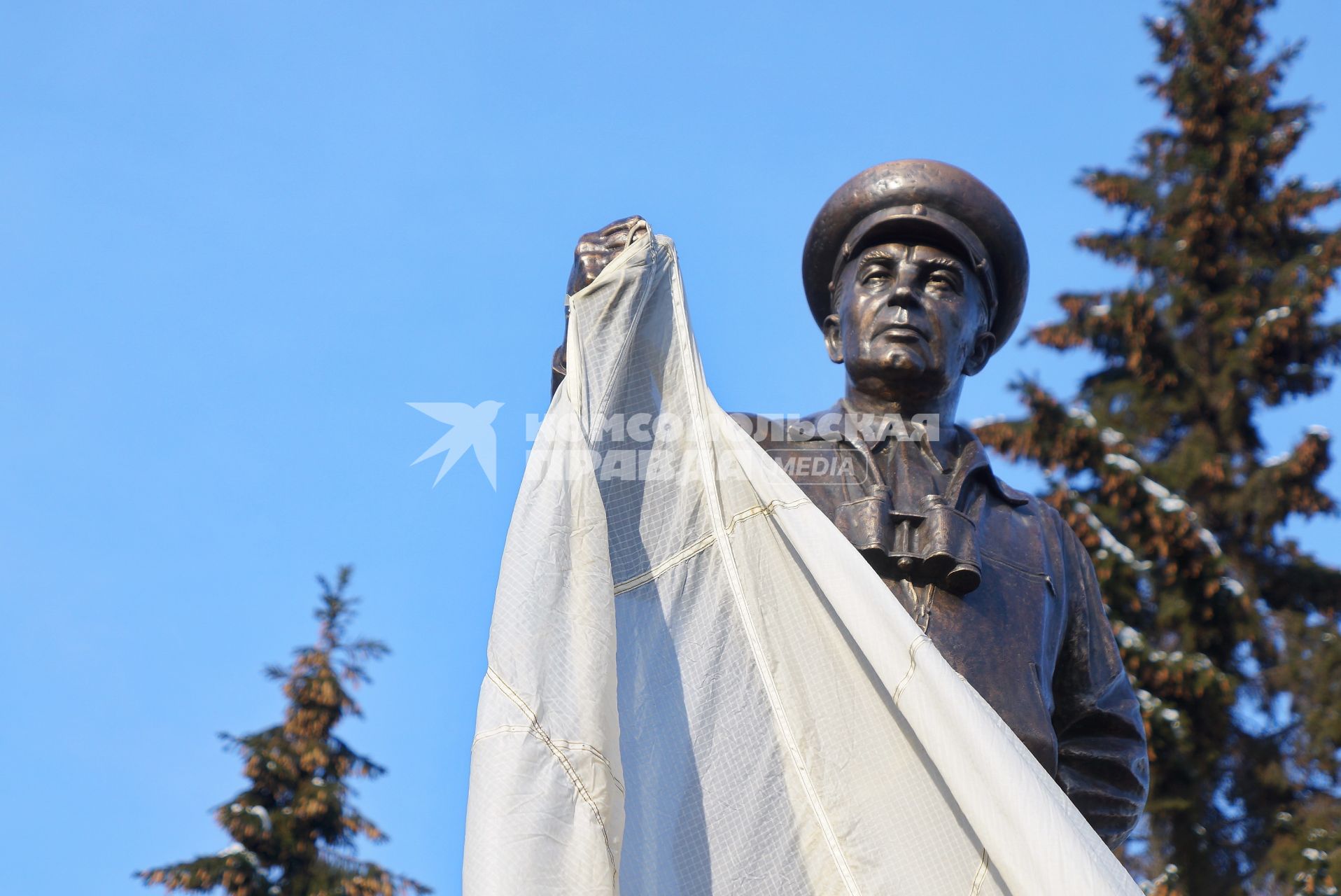 Екатеринбург. Открытие памятника создателю воздушно-десантных войск, командующему ВДВ, генералу армии Василию Маргелову