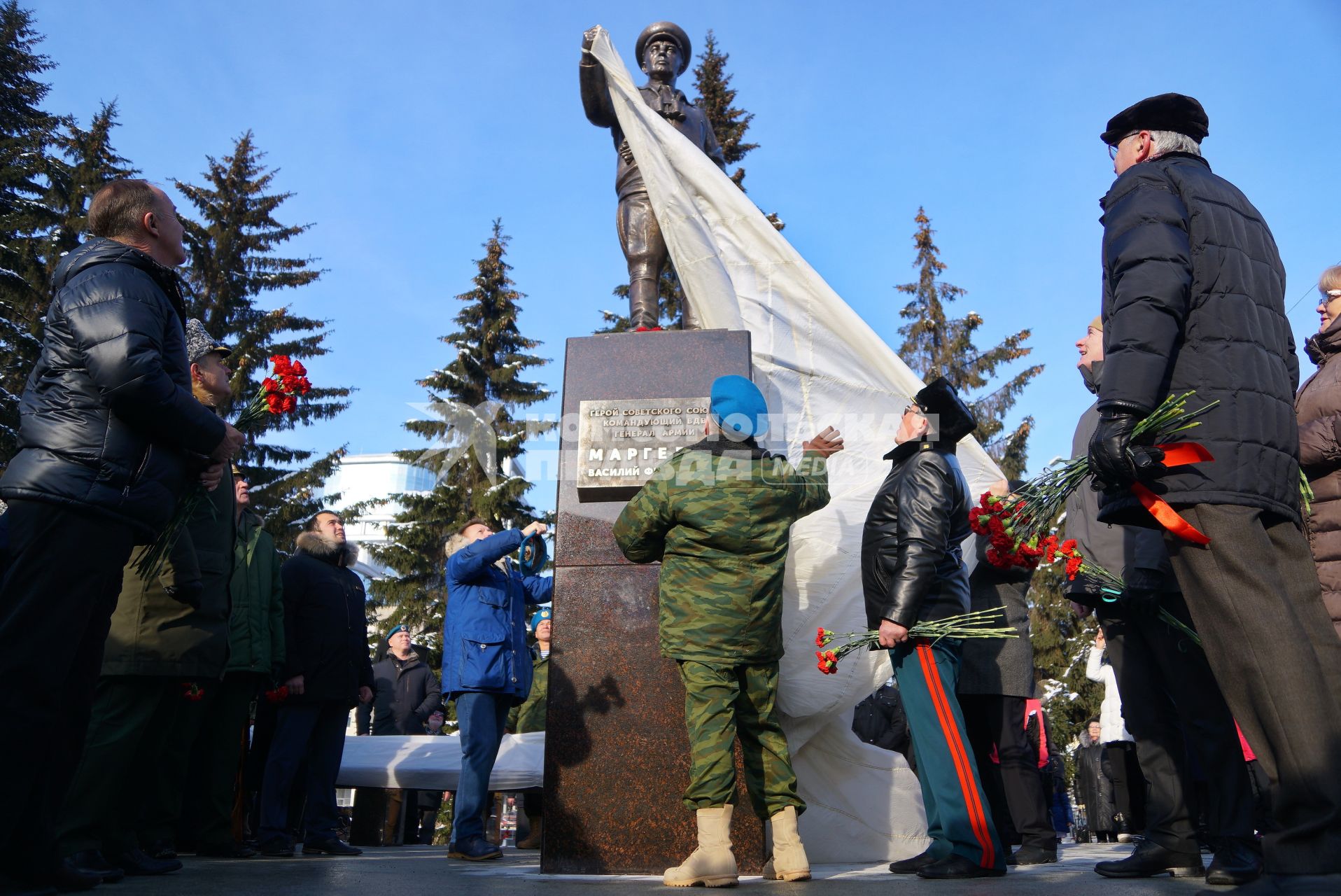 Екатеринбург. Открытие памятника создателю воздушно-десантных войск, командующему ВДВ, генералу армии Василию Маргелову