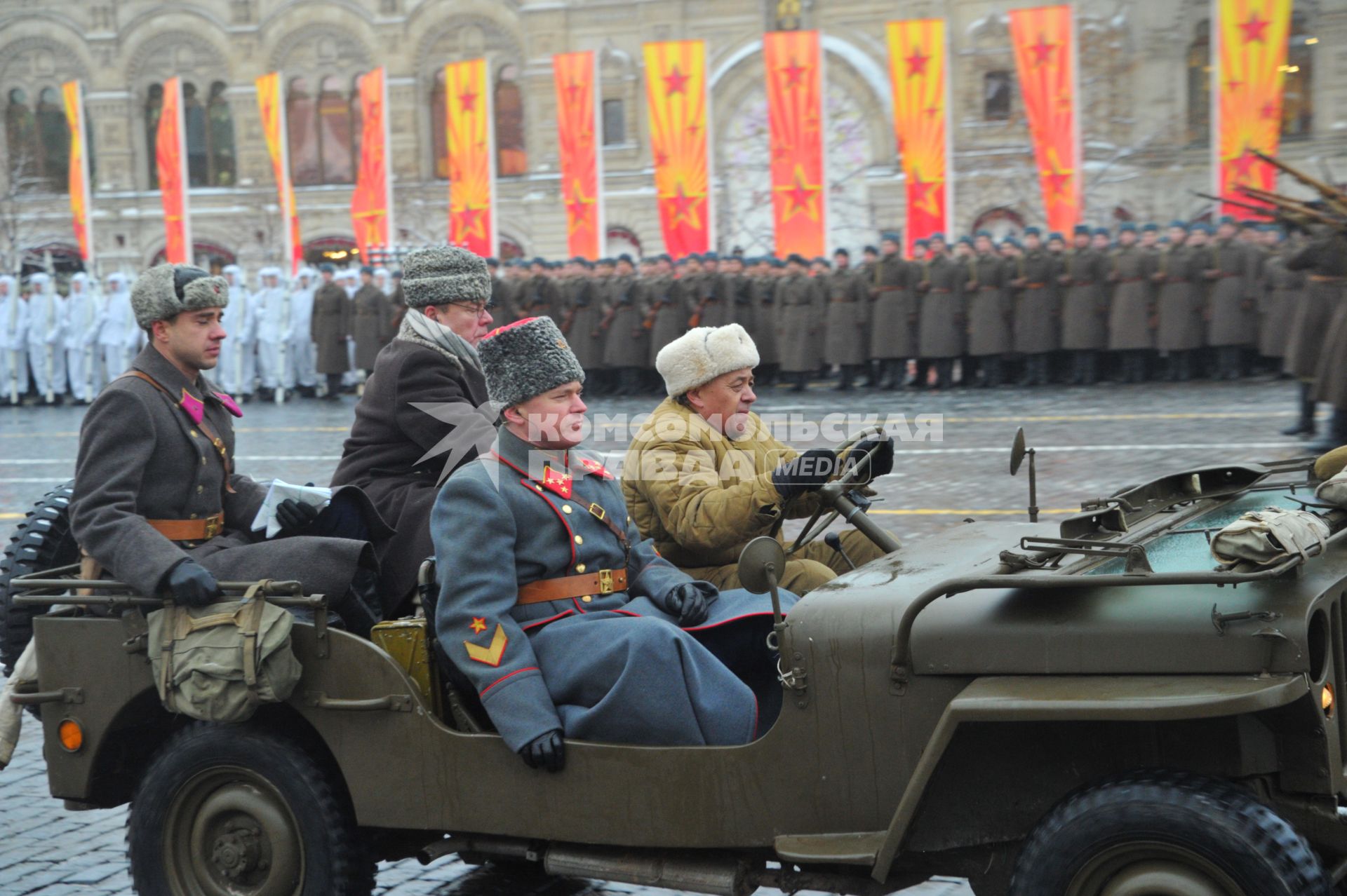 Москва.  Участники торжественного  марша, посвященного 75-й годовщине военного парада 1941 года на Красной площади.