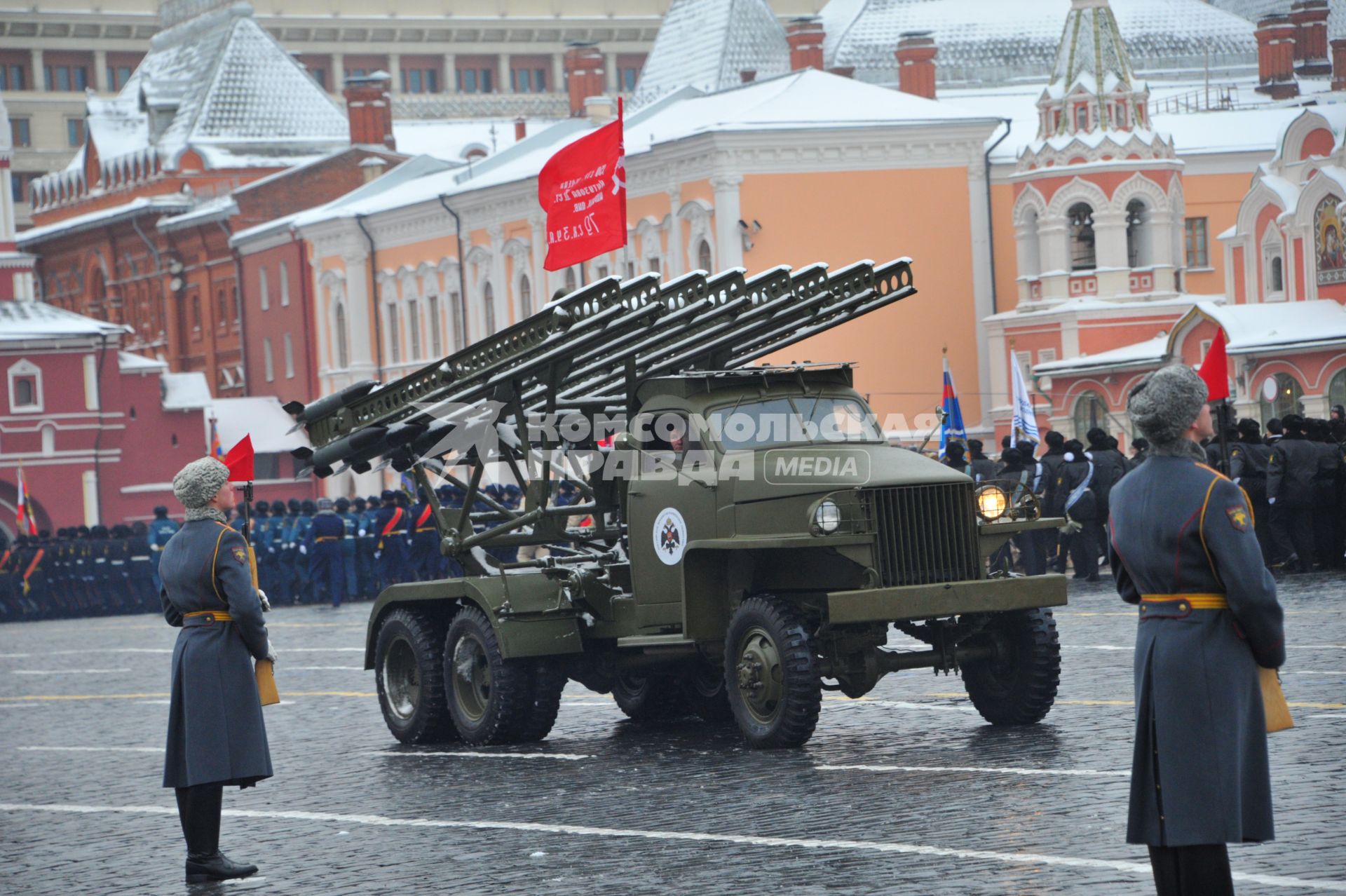 Москва.  ЗиС-6 `Катюша` во время торжественного марша, посвященного 75-й годовщине военного парада 1941 года на Красной площади.