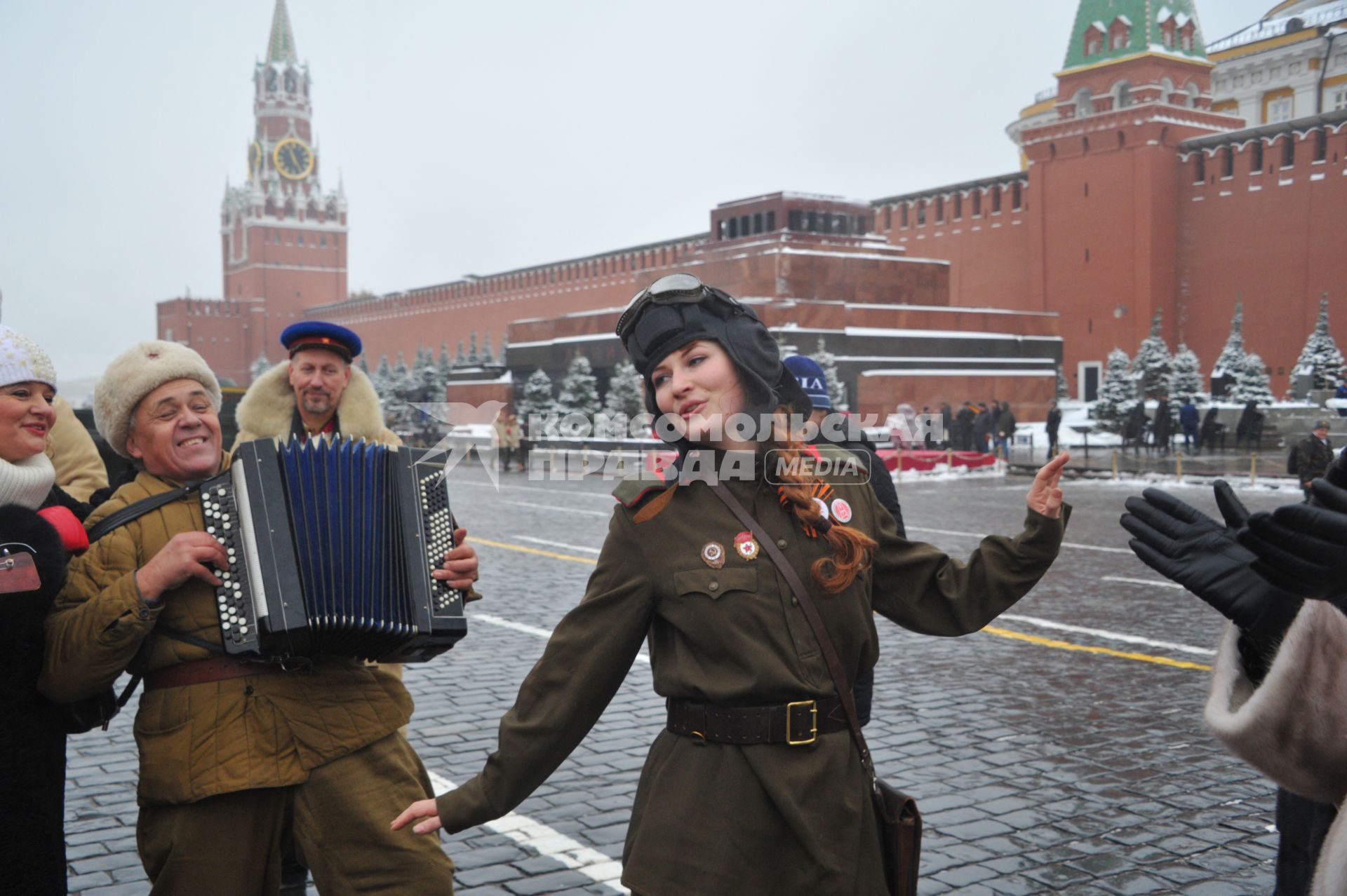 Москва. Участники торжественного марша, посвященного 75-й годовщине военного парада 1941 года на Красной площади.