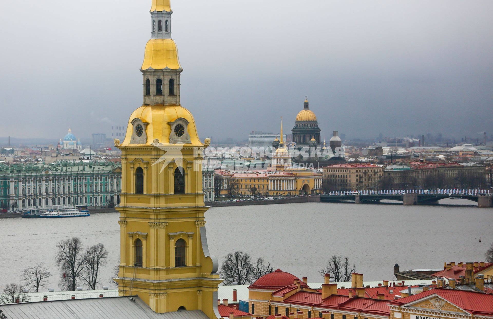 Санкт-Петербург. Вид на город с вертолета.