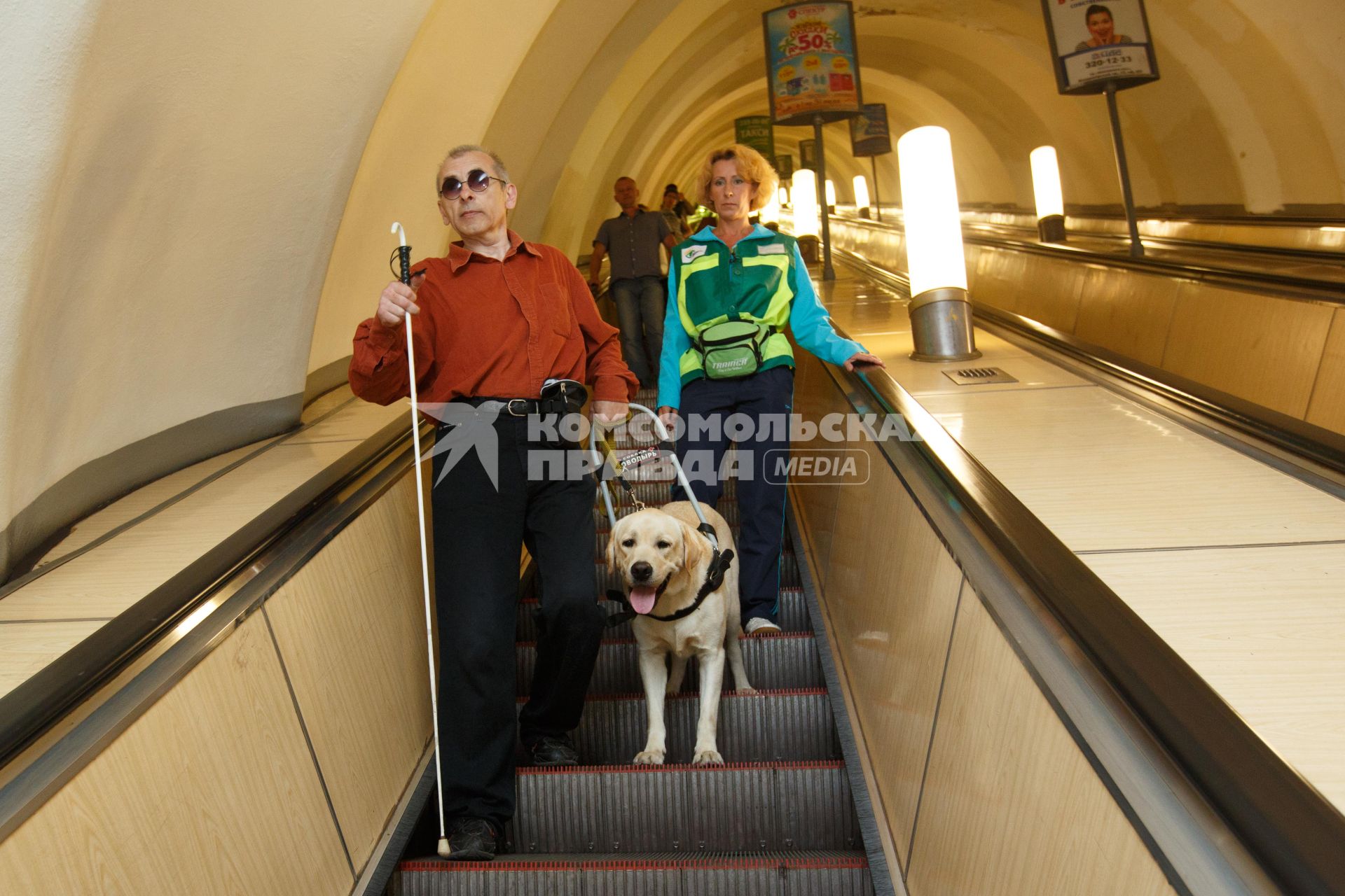 Санкт-Петербург. Тренировка собак-поводырей в метро.