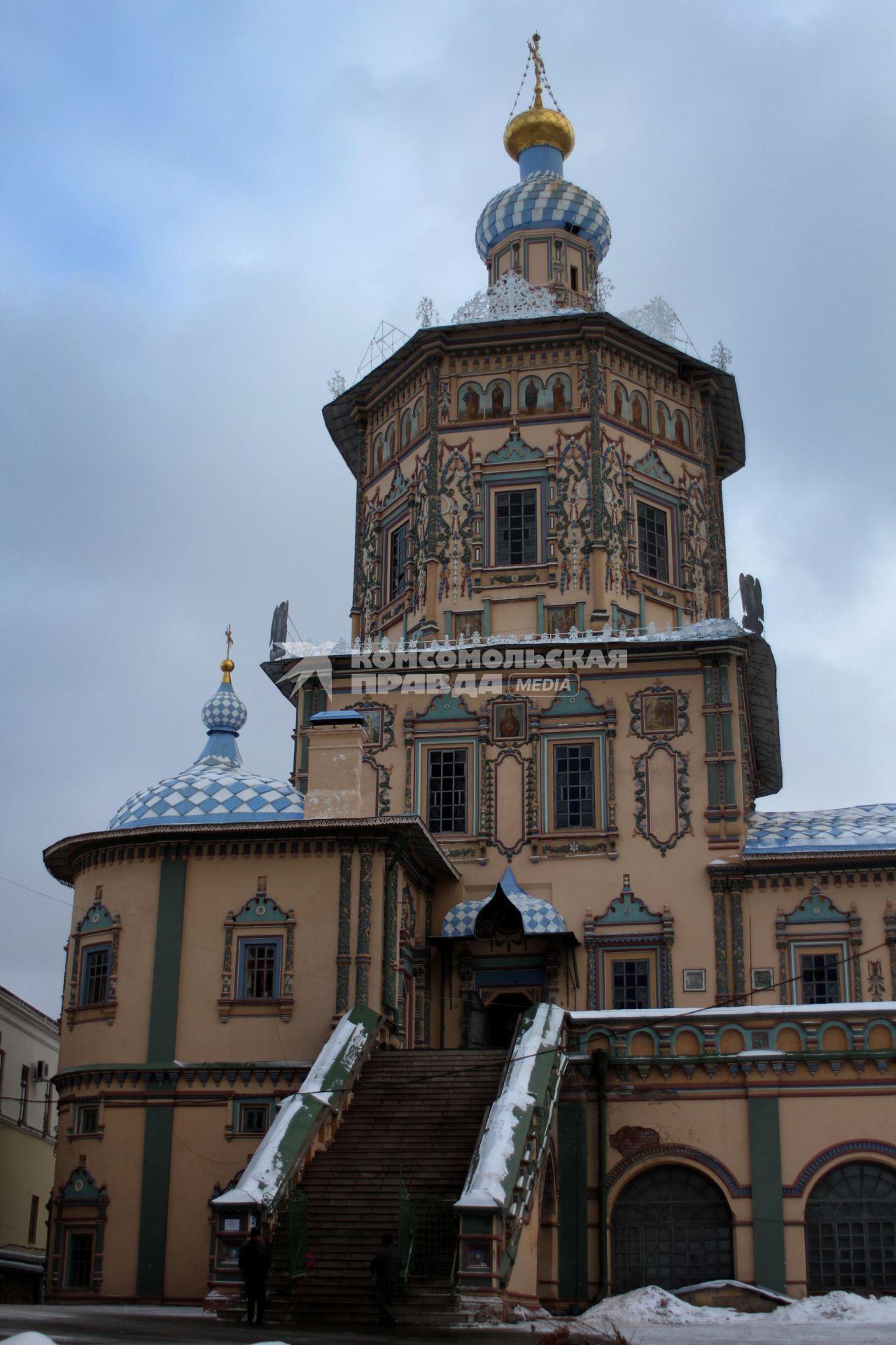 Казань.  Вид на  Петропавловский собор.