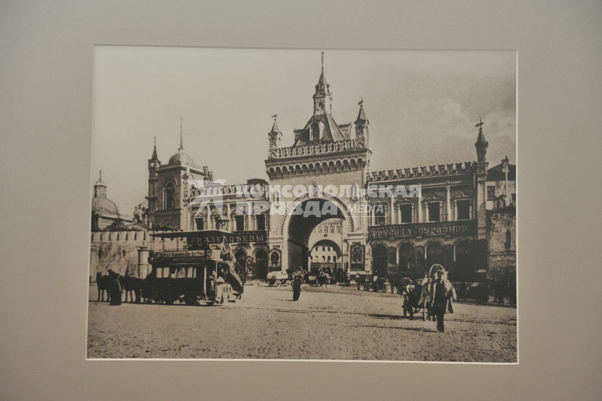 Москва. Фотография   Арки Третьяковского проезда 1900 г.   из фондов    Музейного объединения ` Музеи Москвы`.