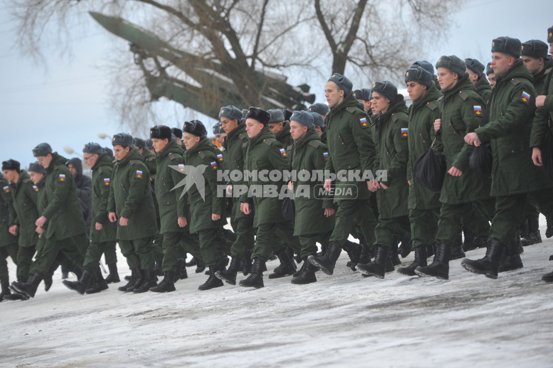 Московская область, Железнодорожный. Новобранцы на занятиях по строевой подготовке на плацу    военного комиссариата московской области .