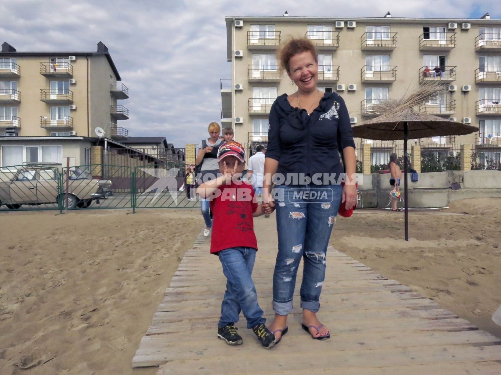 Диск125. Краснодарский край. Кинофестиваль КИНОШОК. 14.09.2013. На снимке: актриса Татьяна Абрамова с сыном