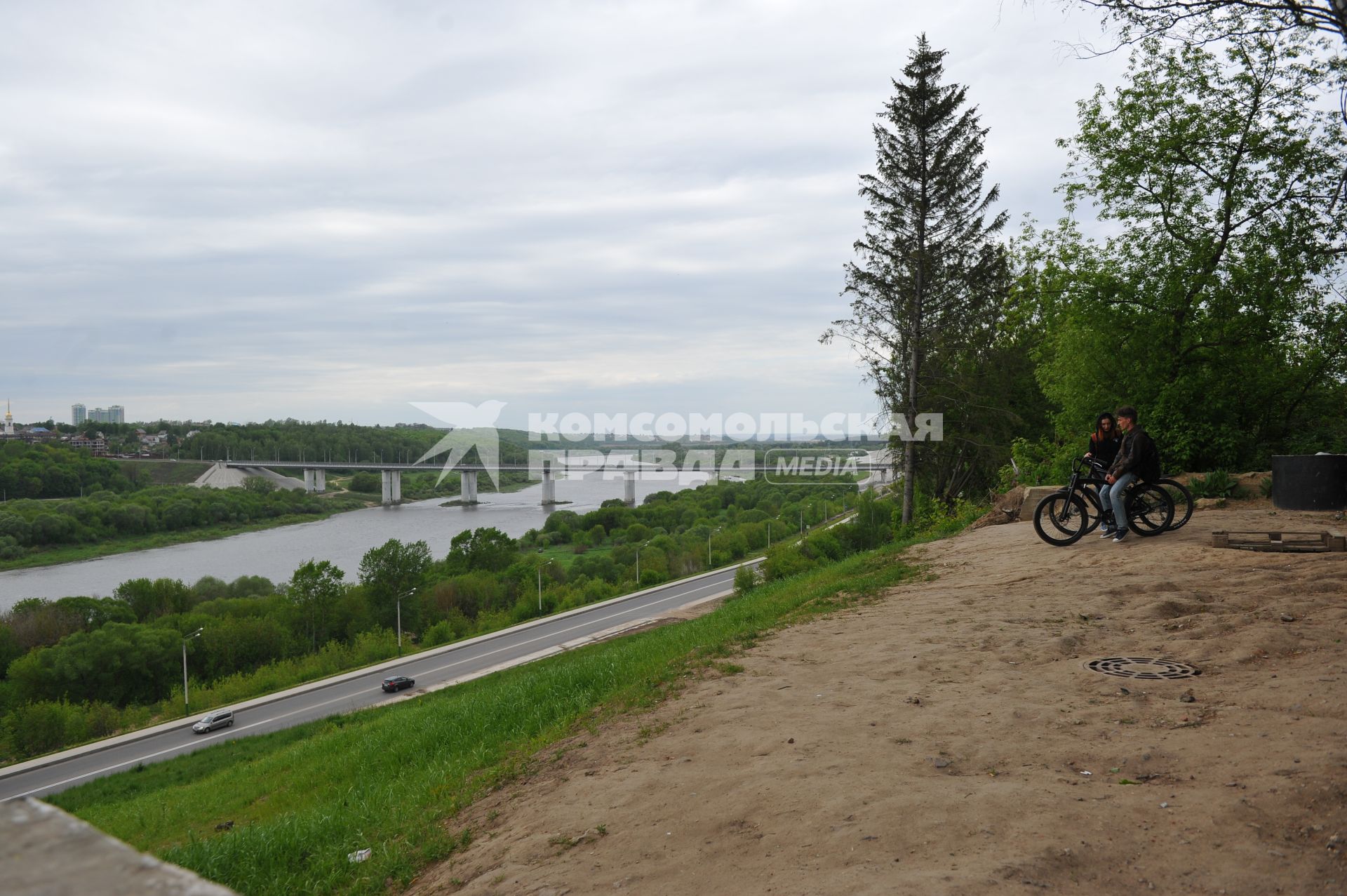 Калуга.  Вид на мост через реку Ока.