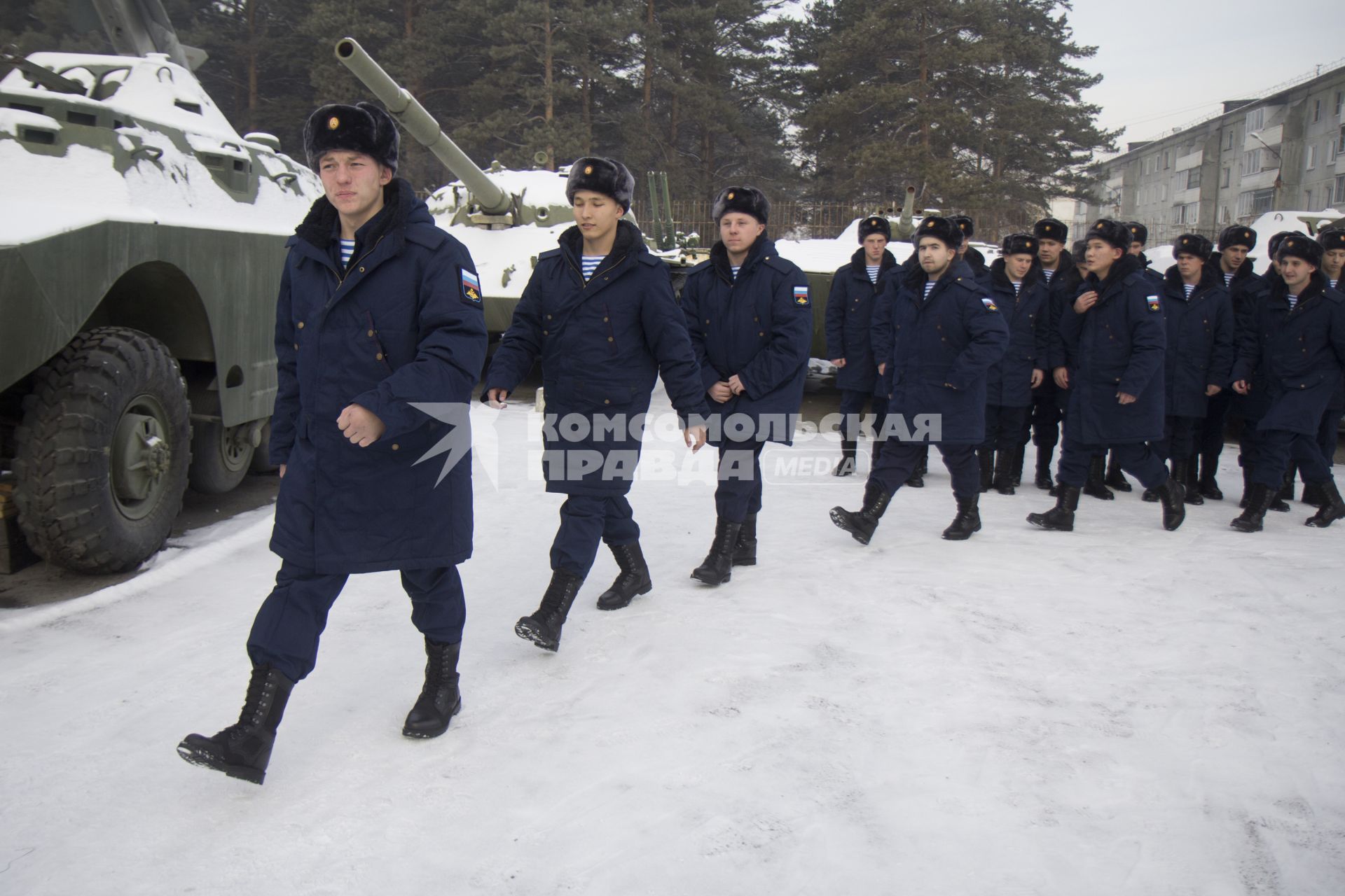 Иркутск. Призывники в сборном пункте военного комиссариата  перед отправкой к месту несения службы в ВС РФ.