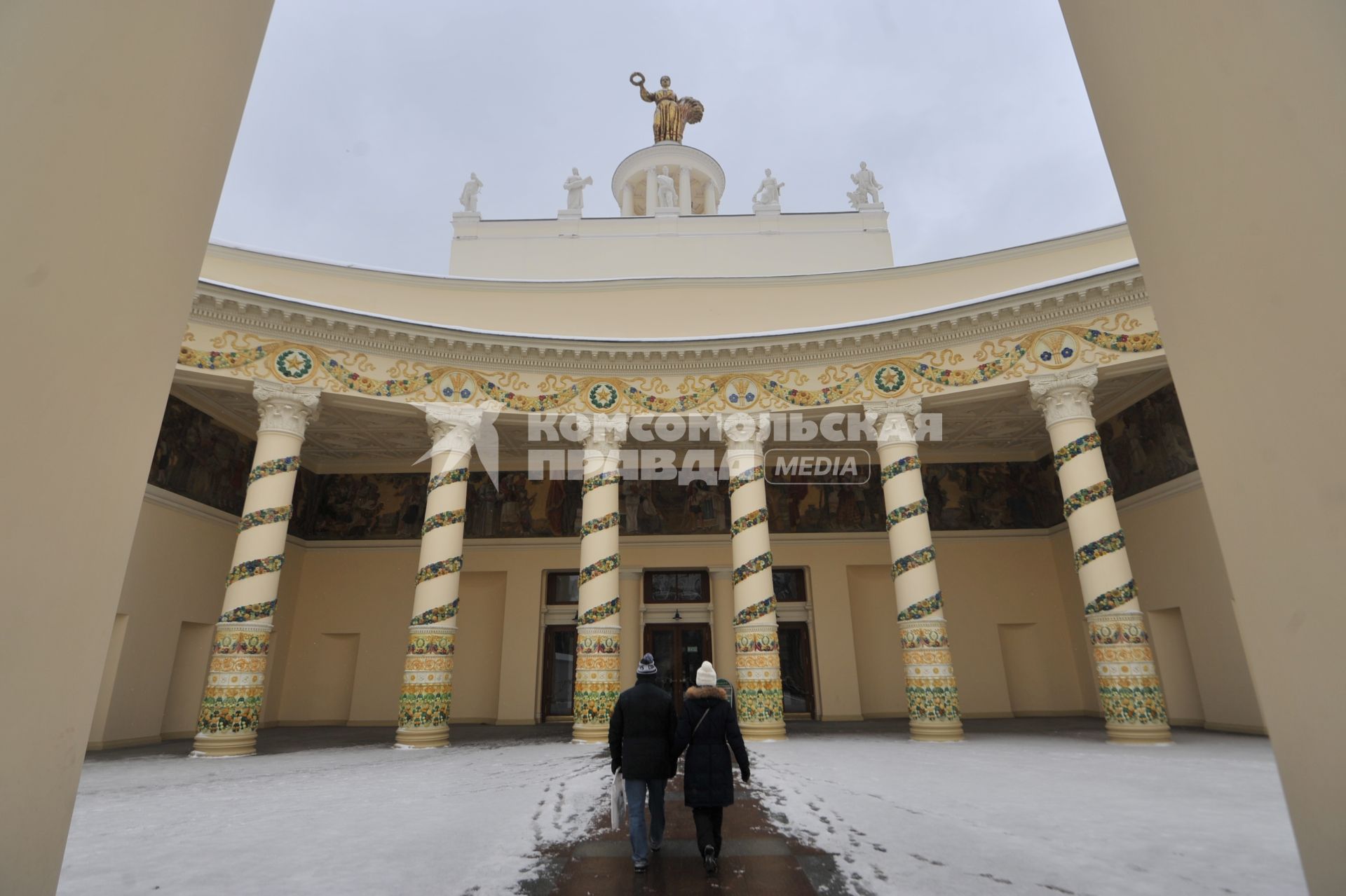 Москва. Вид на обновленный павильон`Республика Беларусь`на ВДНХ.