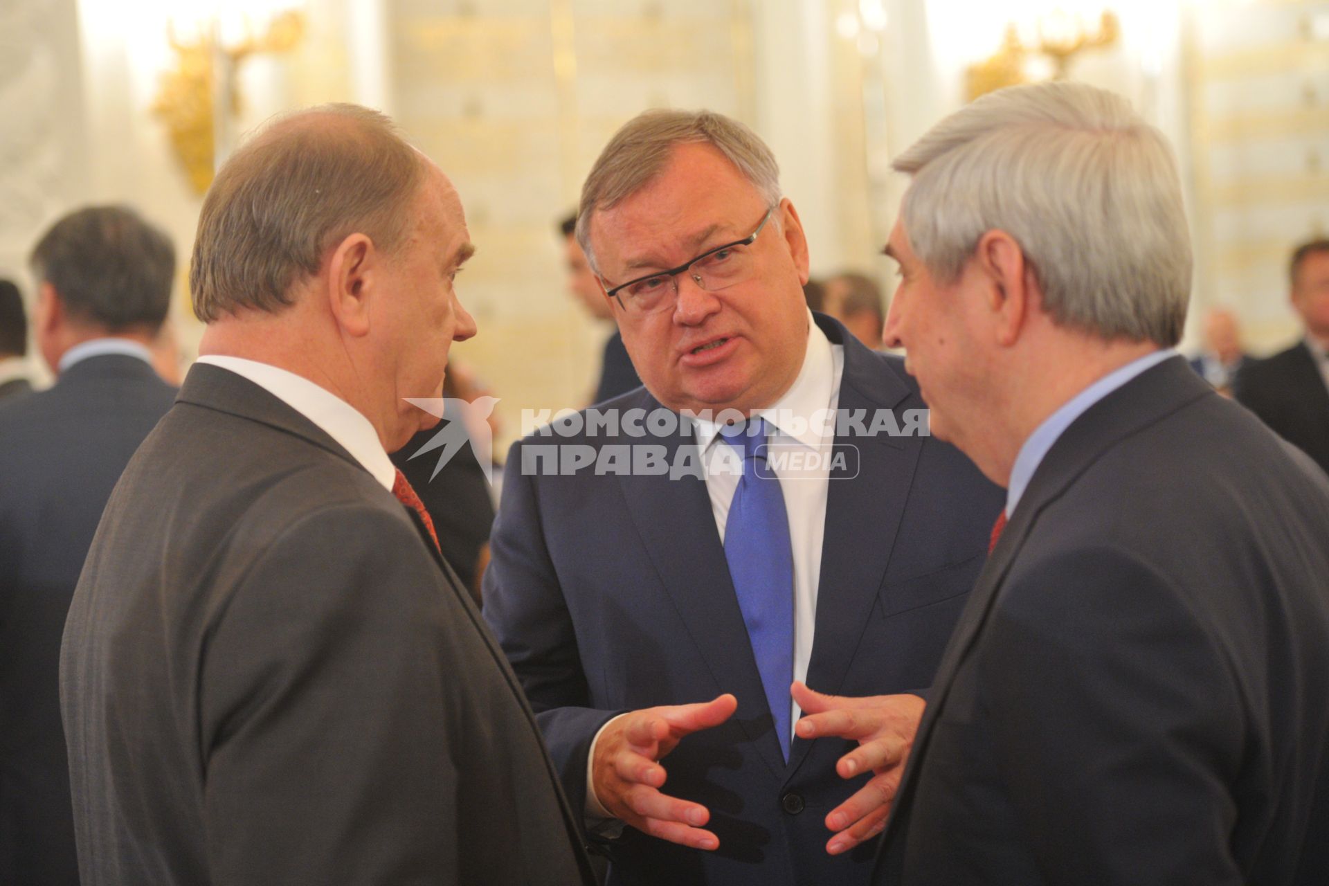 Москва. Лидер КПРФ Геннадий Зюганов,  президент, председатель правления ПАО `Банк ВТБ` Андрей Костин и первый заместитель председателя Государственной Думы РФ Иван Мельников (слева направо) перед выступлением президента РФ В.Путина с ежегодным посланием к Федеральному Собранию РФ в Кремле.