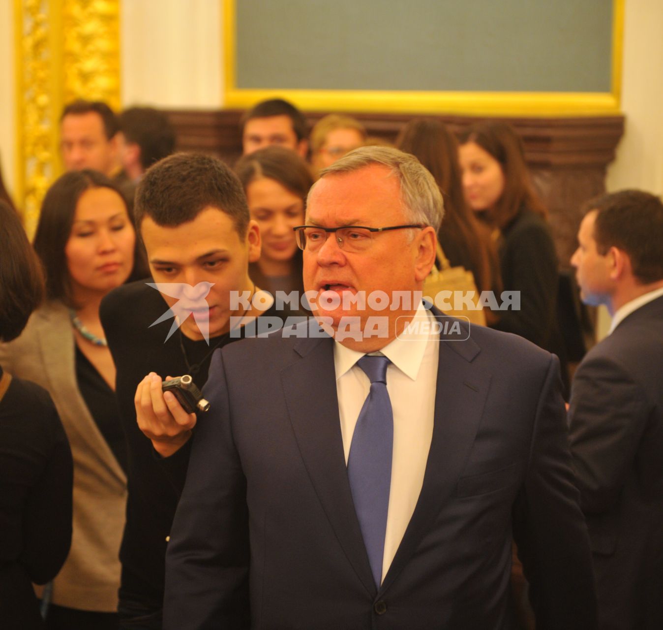 Москва. Президент, председатель правления ПАО `Банк ВТБ` Андрей Костин (справа) перед выступлением президента РФ В.Путина с ежегодным посланием к Федеральному Собранию РФ в Кремле.