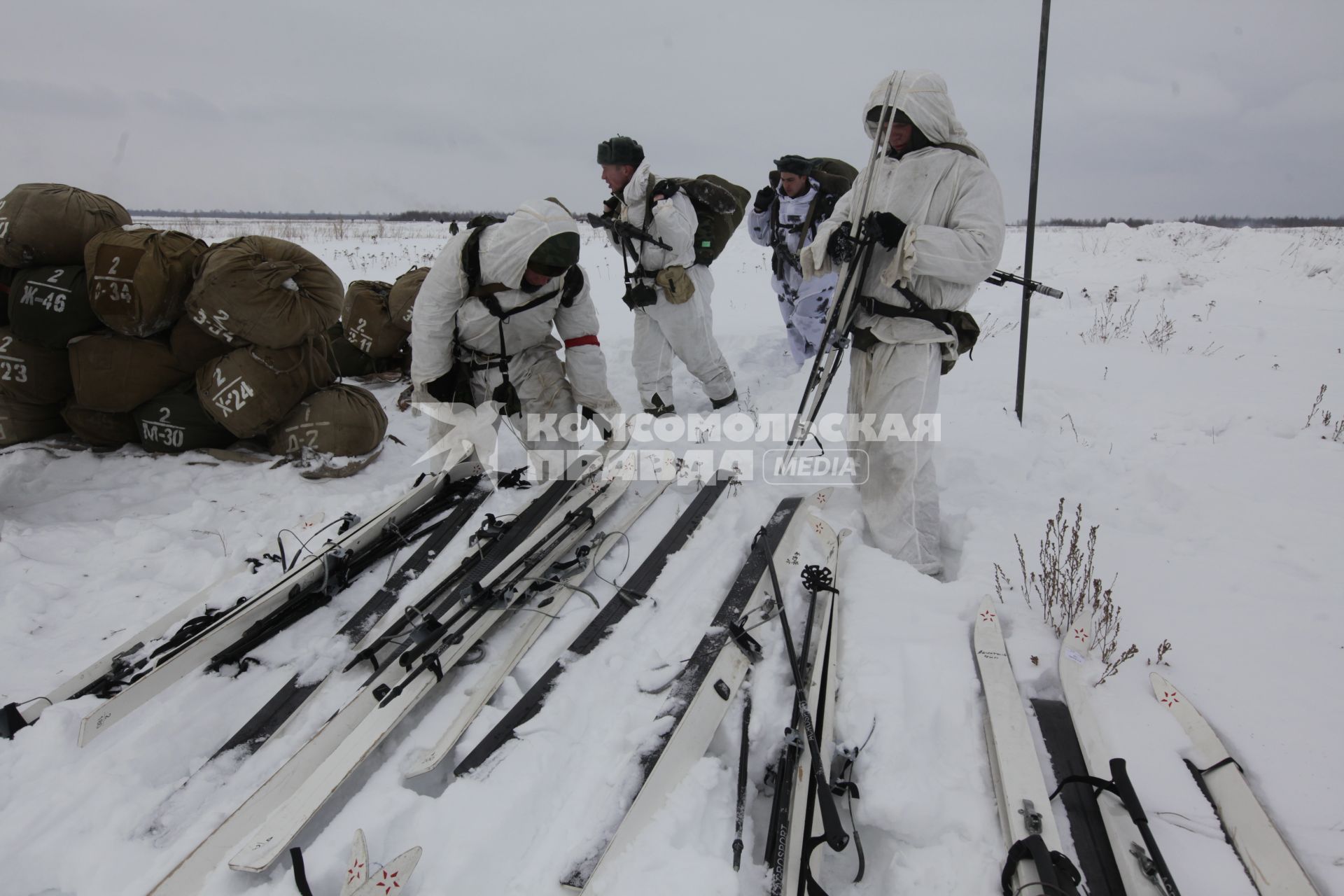 Рязанская область. Военнослужащие 106-й гвардейской Воздушно-десантной Краснознаменной ордена Кутузова дивизии  на учениях.