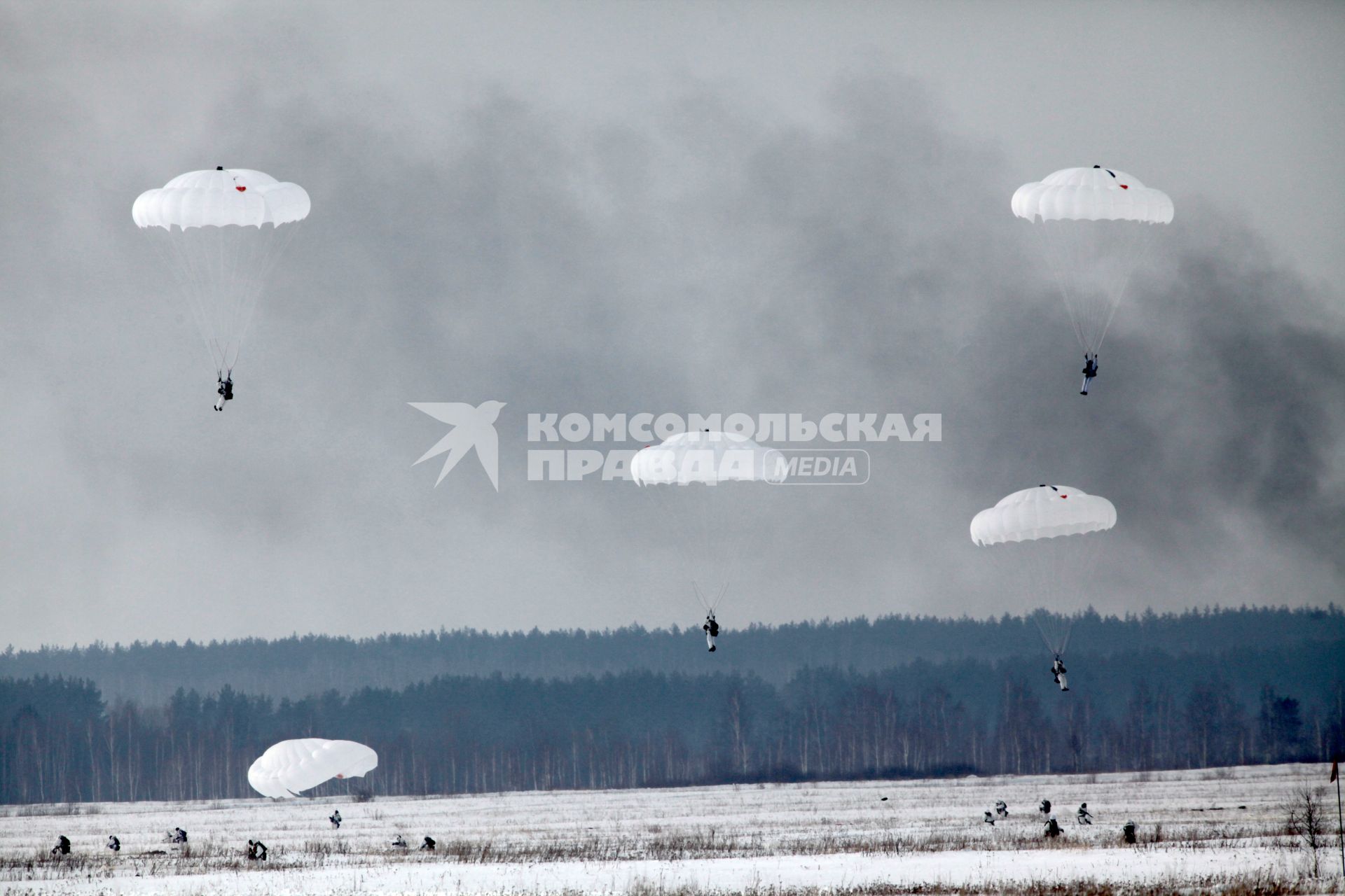 Рязанская область. Десантирование военнослужащих 106-й гвардейской Воздушно-десантной Краснознаменной ордена Кутузова дивизии на учениях Воздушно-десантных войск