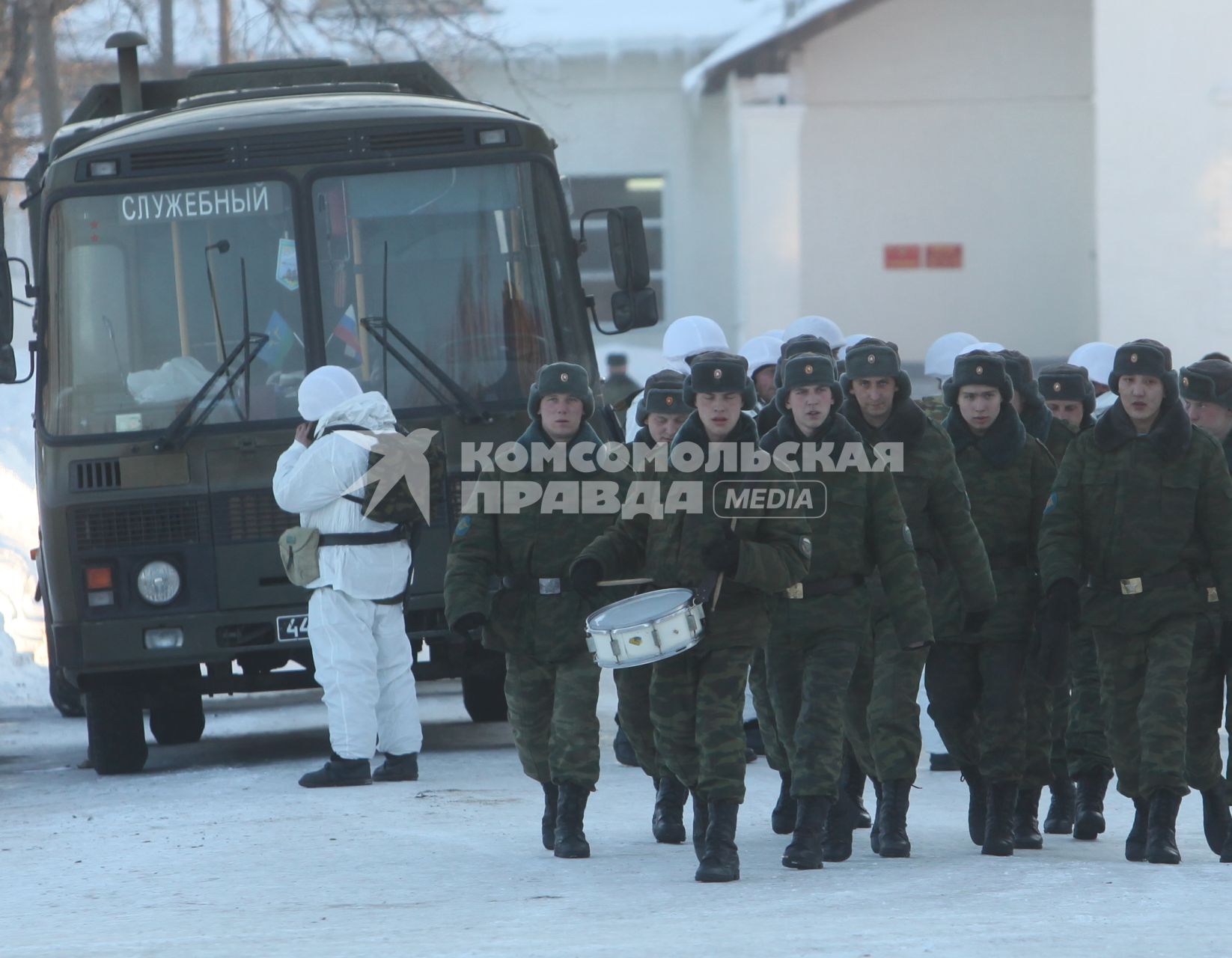 Рязанская область. Военнослужащие 106-й гвардейской Воздушно-десантной Краснознаменной ордена Кутузова дивизии  на территории казармы.