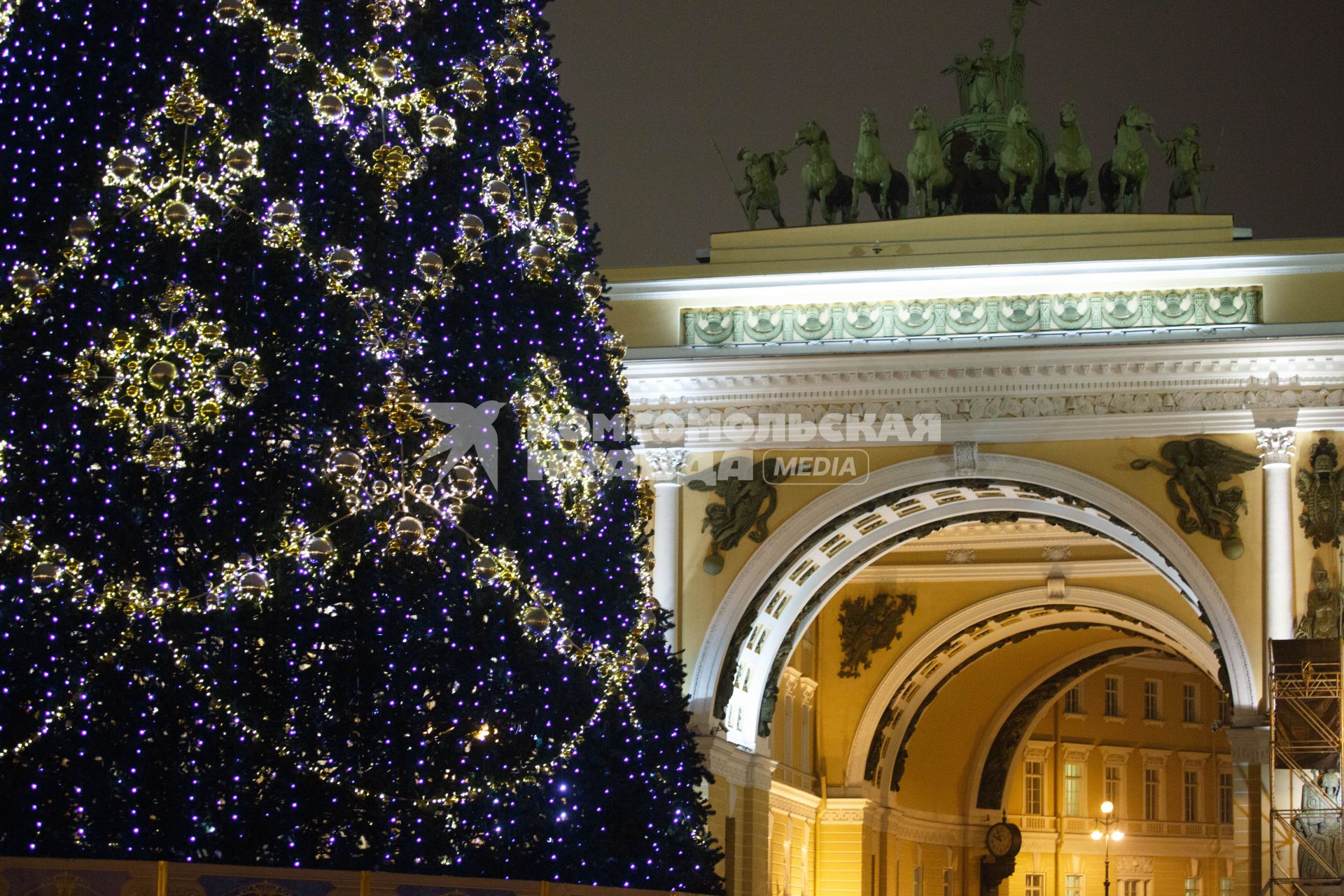 Санкт-Петербург. Новогодняя ель на Дворцовой площади